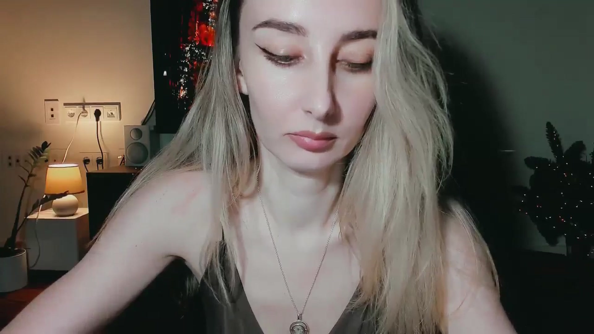 Gallery image thumbnail from User_number's myfreecams stream on, 12/23/2024, 20:53 image 4 of 20