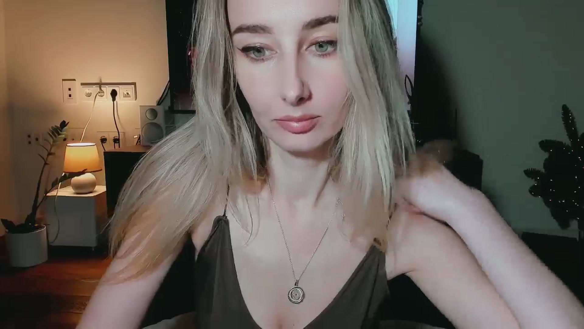 Gallery image thumbnail from User_number's myfreecams stream on, 12/23/2024, 20:53 image 18 of 20