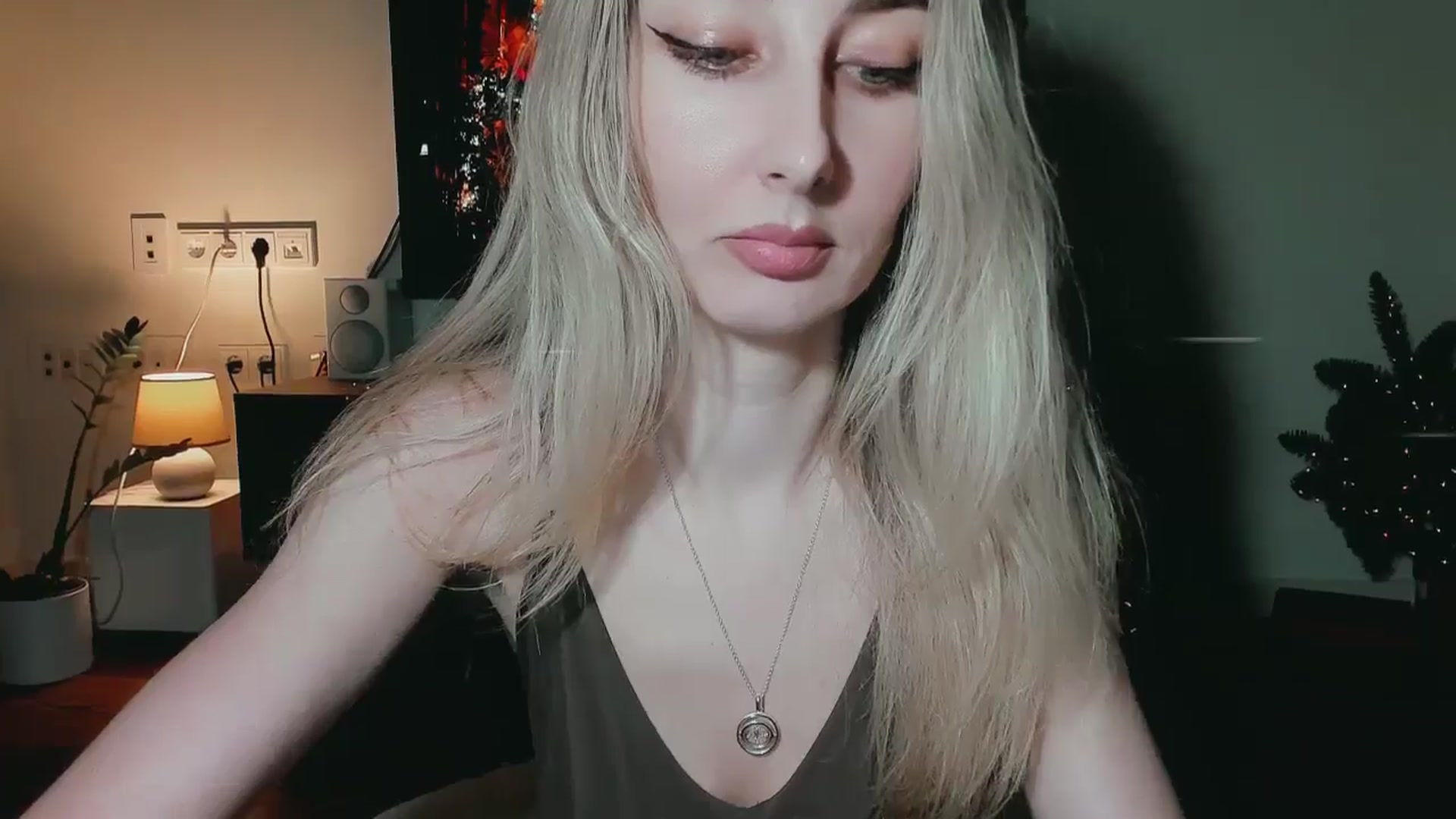 Gallery image thumbnail from User_number's myfreecams stream on, 12/23/2024, 20:53 image 8 of 20