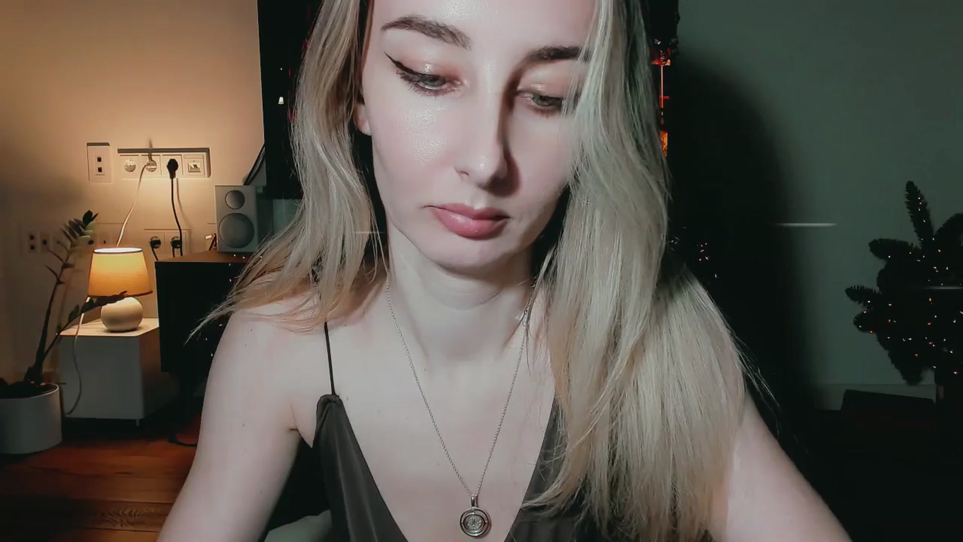 Gallery image thumbnail from User_number's myfreecams stream on, 12/23/2024, 20:53 image 10 of 20