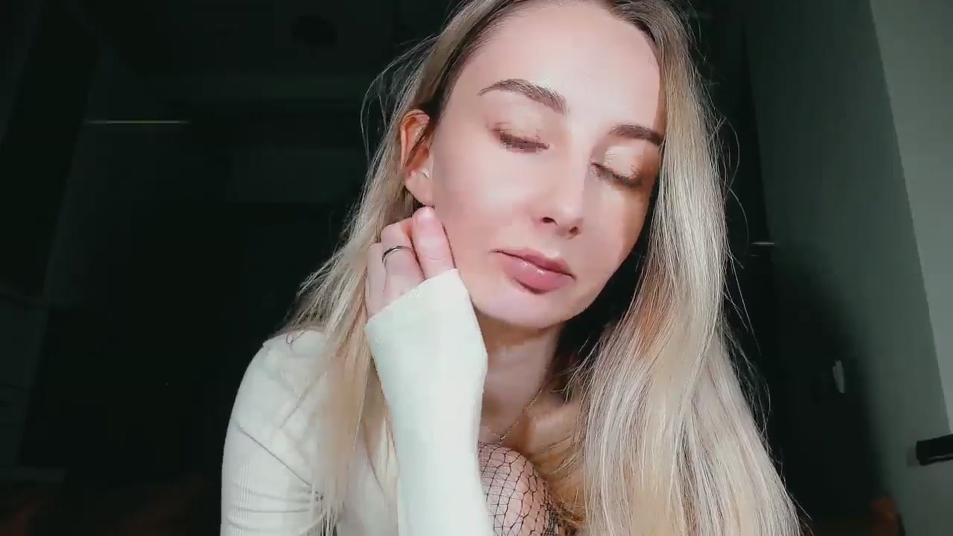Gallery image thumbnail from User_number's myfreecams stream on, 01/14/2025, 16:02 image 12 of 20