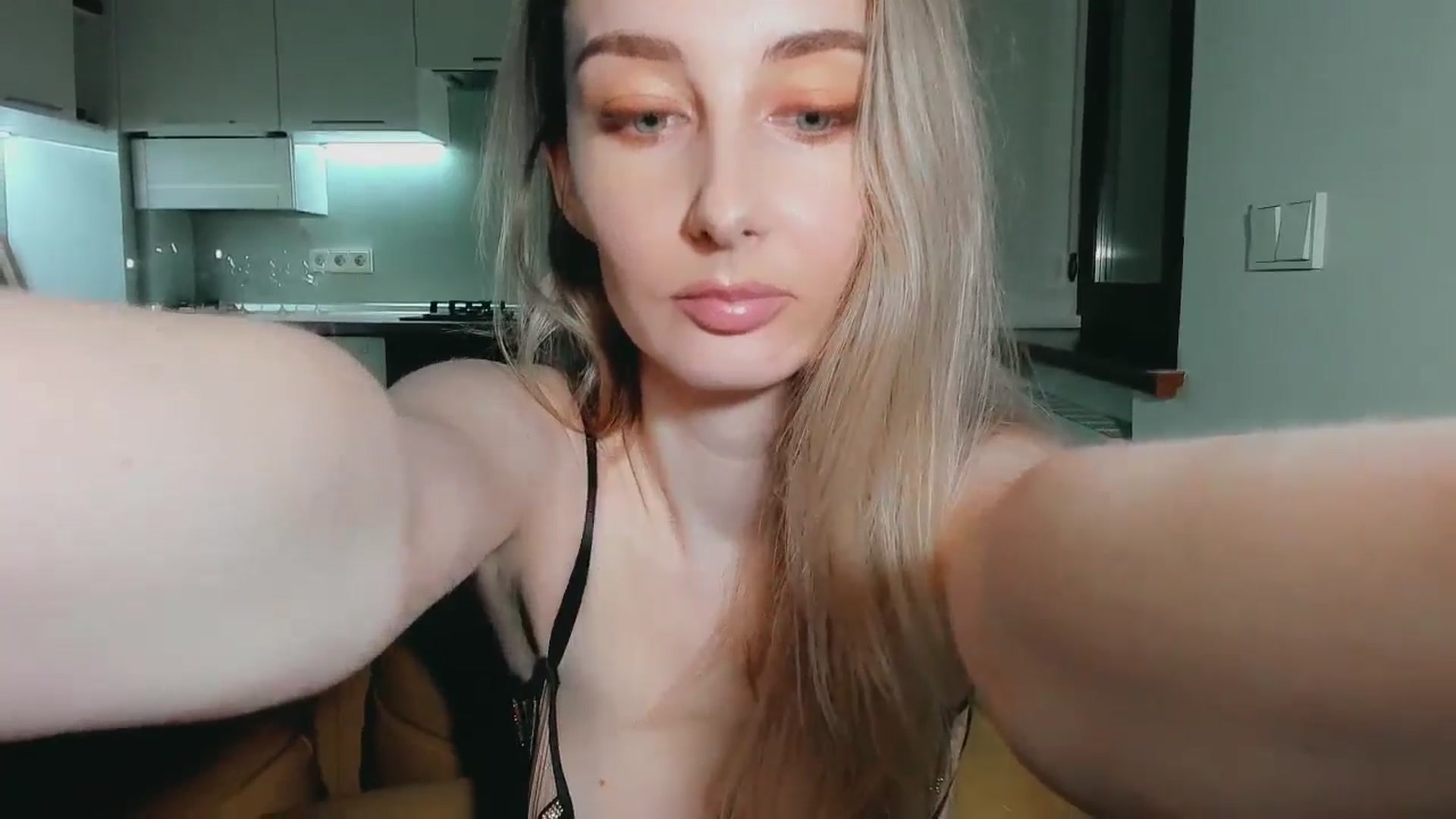 Gallery image thumbnail from User_number's myfreecams stream on, 03/15/2025, 17:30 image 15 of 20