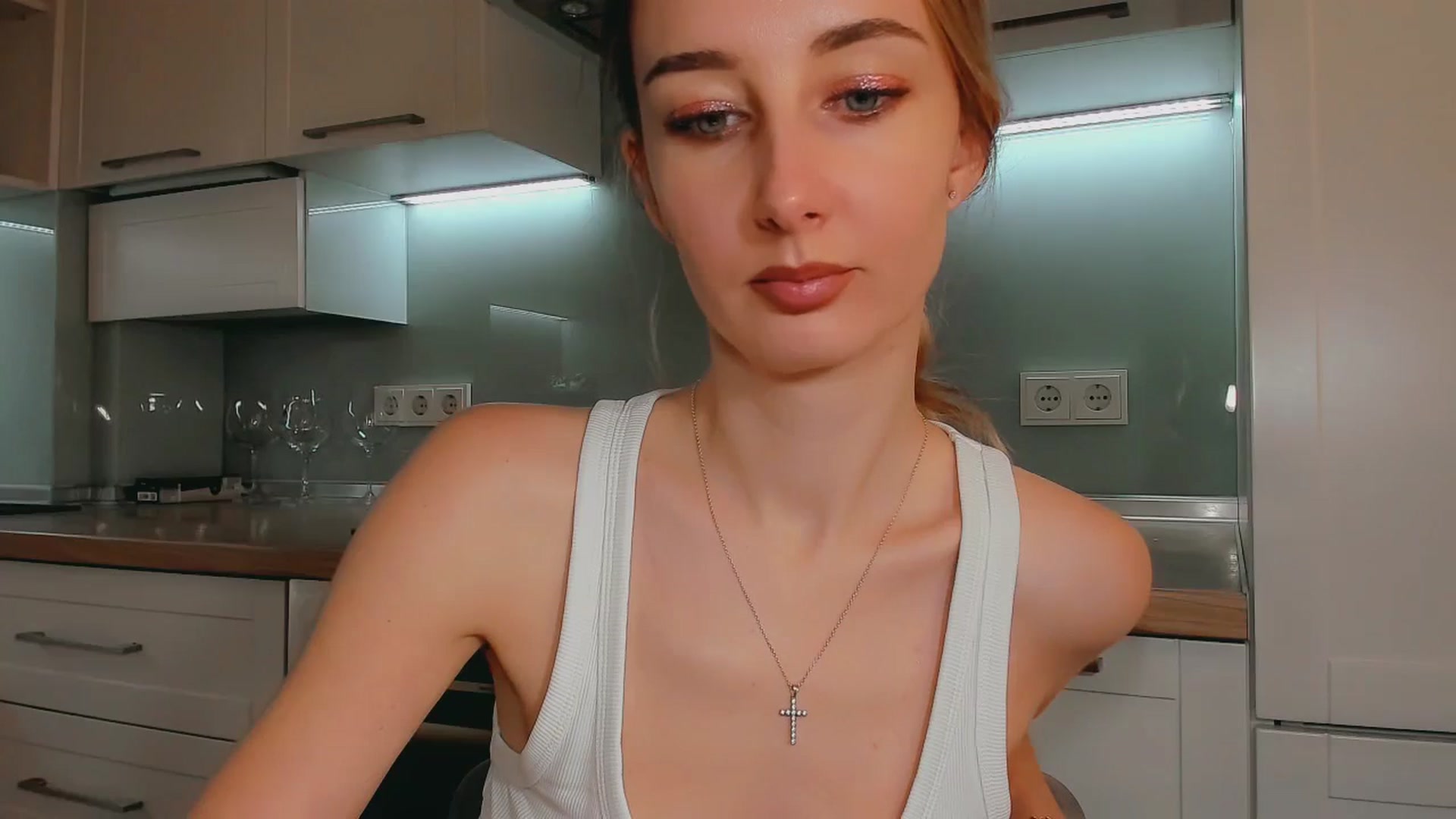 Gallery image thumbnail from User_number's myfreecams stream on, 11/13/2025, 12:27 image 17 of 20