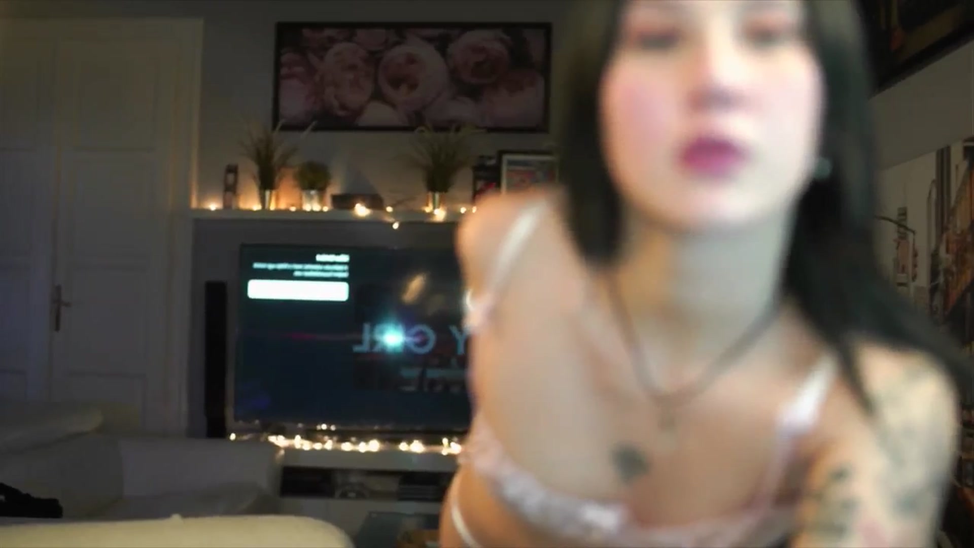 Gallery image thumbnail from Uwu_nika18's myfreecams stream on, 12/31/2025, 20:46 image 14 of 20