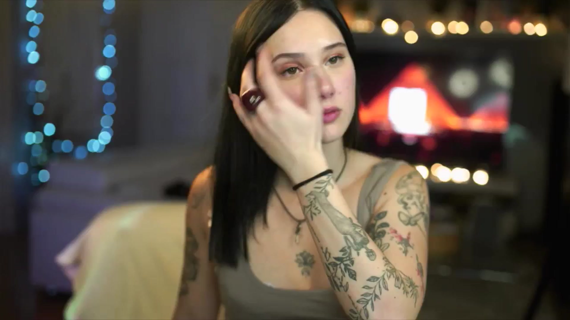 Gallery image thumbnail from Uwu_nika18's myfreecams stream on, 12/31/2025, 20:46 image 1 of 20