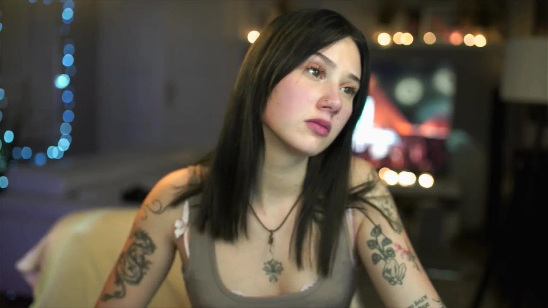 Gallery image thumbnail from Uwu_nika18's myfreecams stream on, 12/31/2025, 20:46 image 5 of 20
