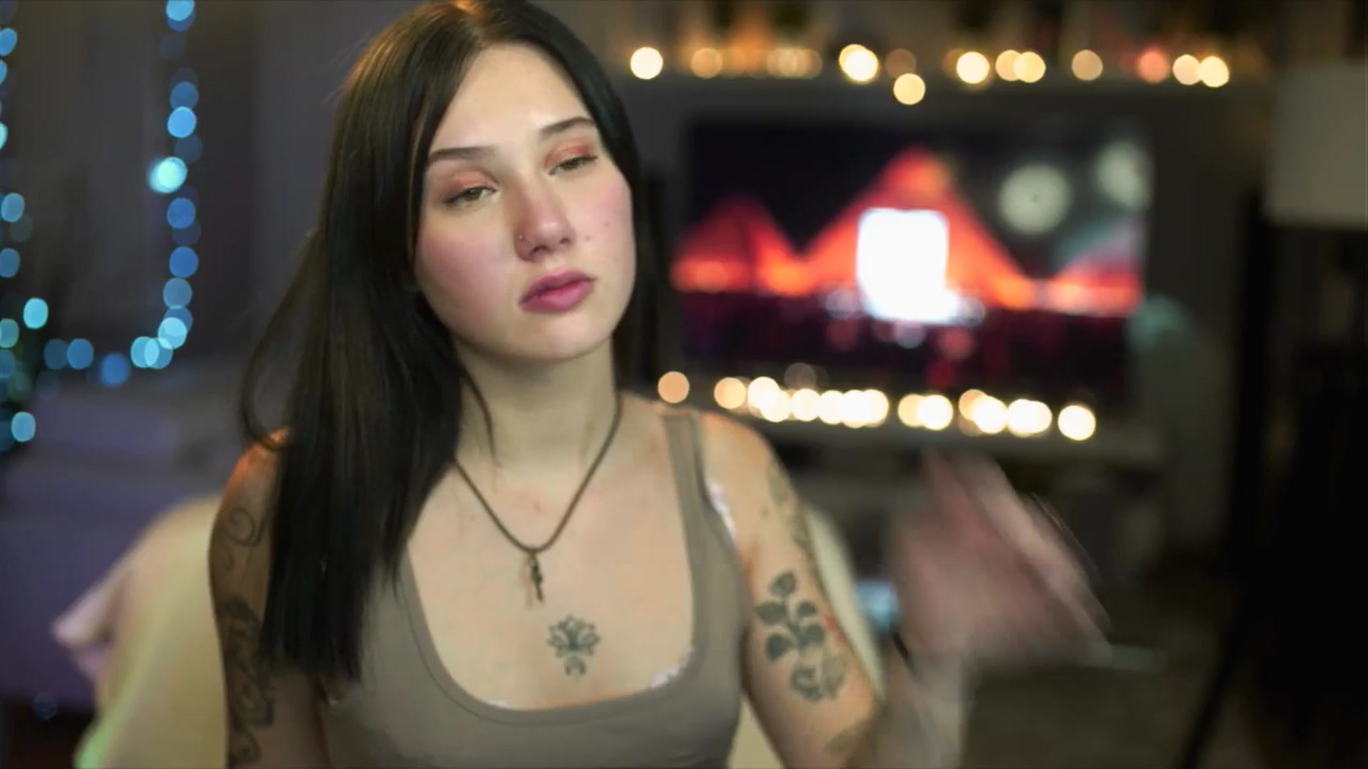 Gallery image thumbnail from Uwu_nika18's myfreecams stream on, 12/31/2025, 20:46 image 2 of 20