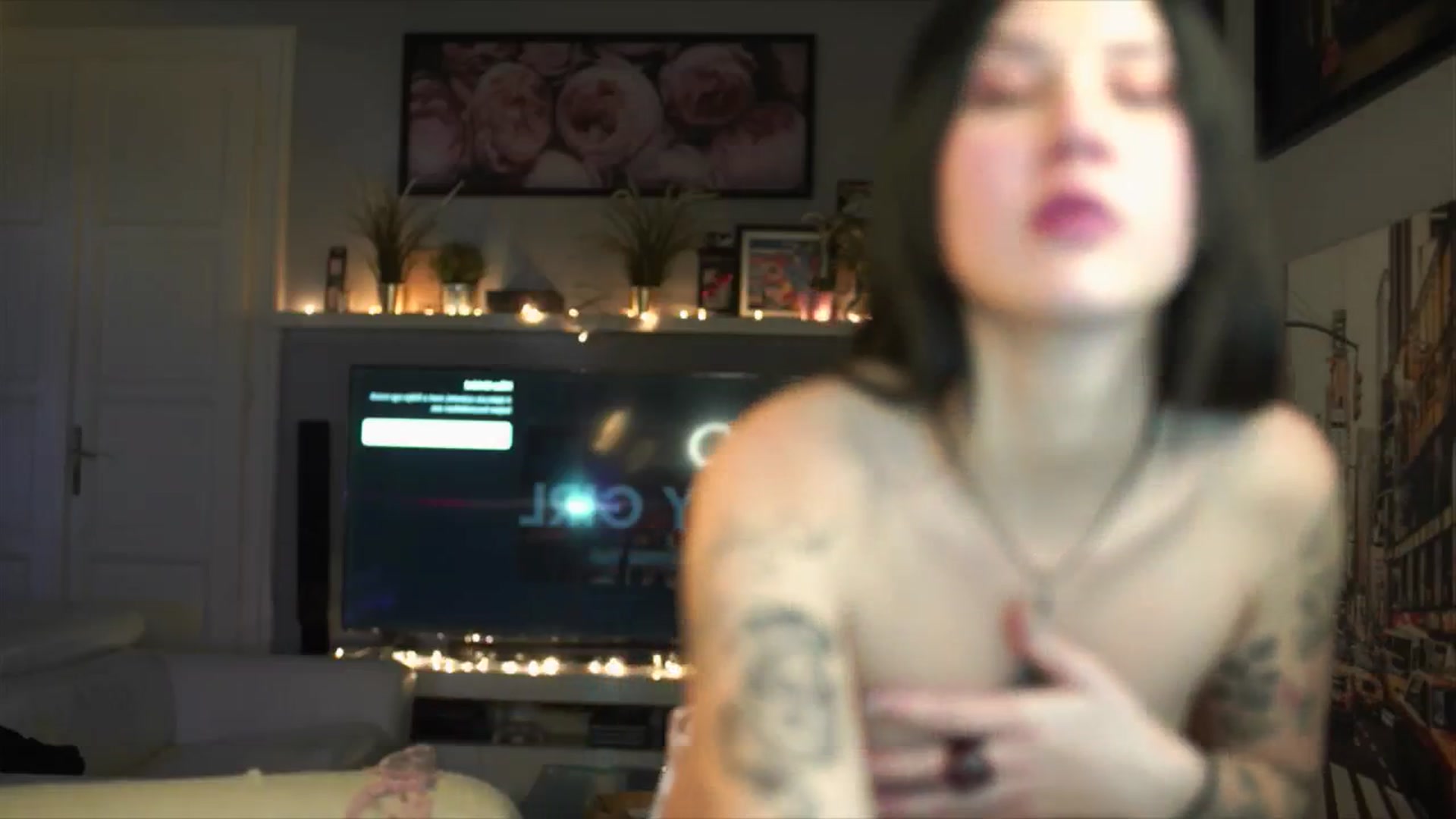 Gallery image thumbnail from Uwu_nika18's myfreecams stream on, 12/31/2025, 20:46 image 17 of 20