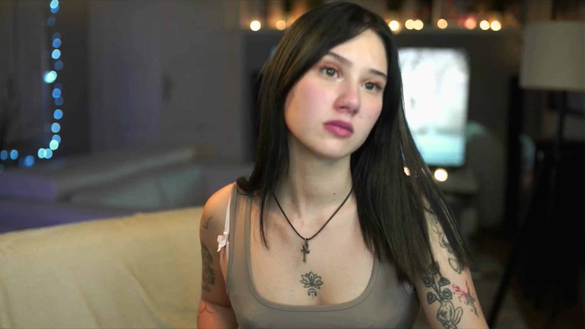 Gallery image thumbnail from Uwu_nika18's myfreecams stream on, 12/31/2025, 22:12 image 2 of 20