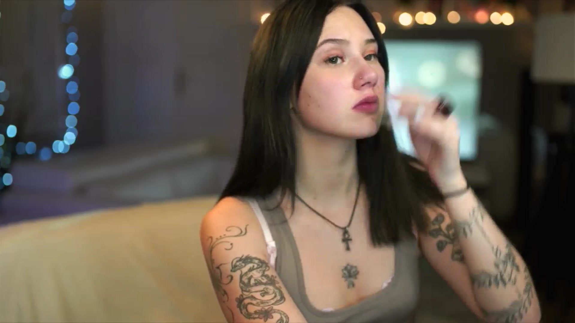 Gallery image thumbnail from Uwu_nika18's myfreecams stream on, 12/31/2025, 22:12 image 17 of 20
