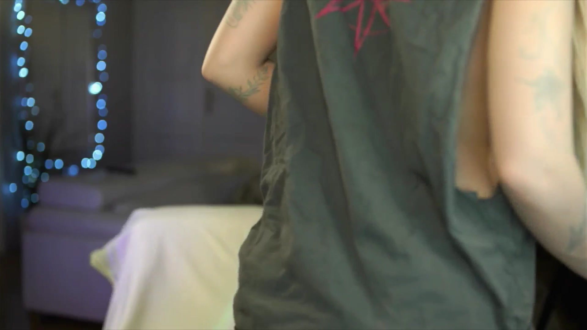 Gallery image thumbnail from Uwu_nika18's myfreecams stream on, 01/01/2026, 15:57 image 8 of 20