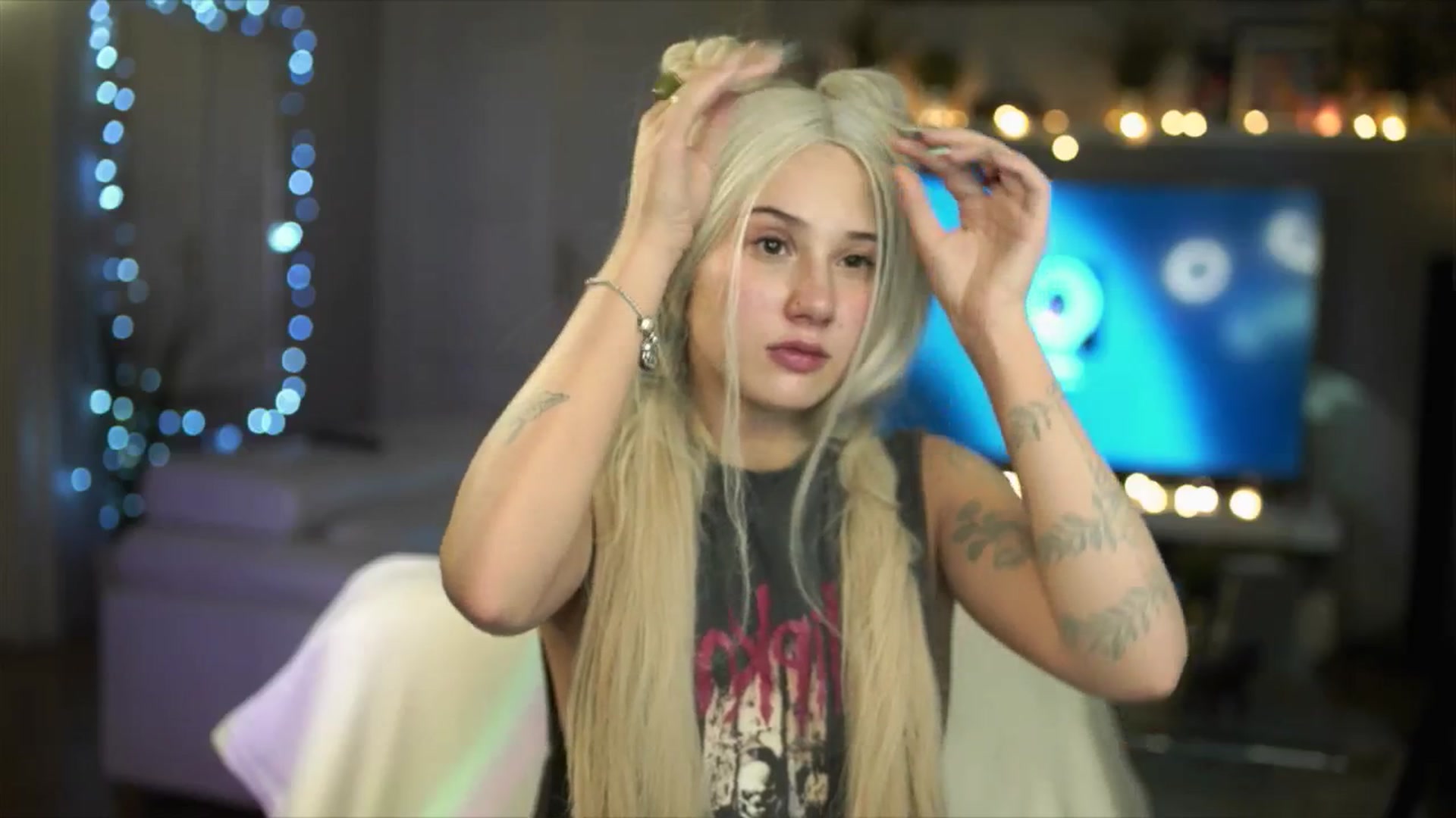 Gallery image thumbnail from Uwu_nika18's myfreecams stream on, 01/01/2026, 15:57 image 15 of 20