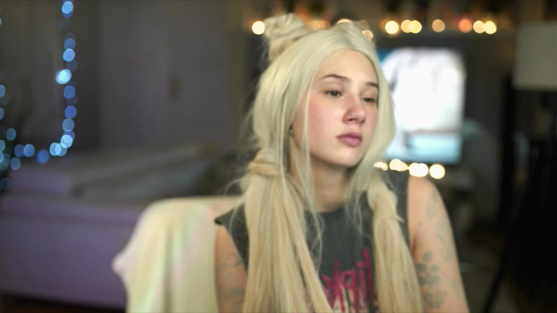 Gallery image thumbnail from Uwu_nika18's myfreecams stream on, 01/01/2026, 17:23 image 15 of 20