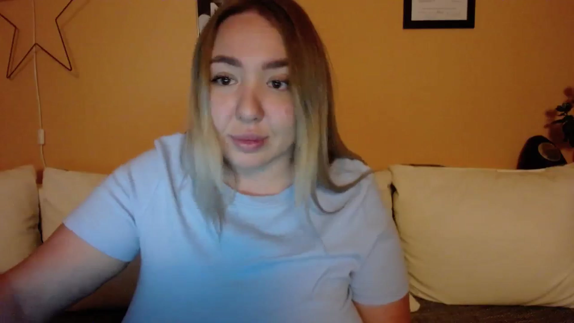 Gallery image thumbnail from VCutiexx's myfreecams stream on, 11/21/2023, 17:16 image 7 of 20