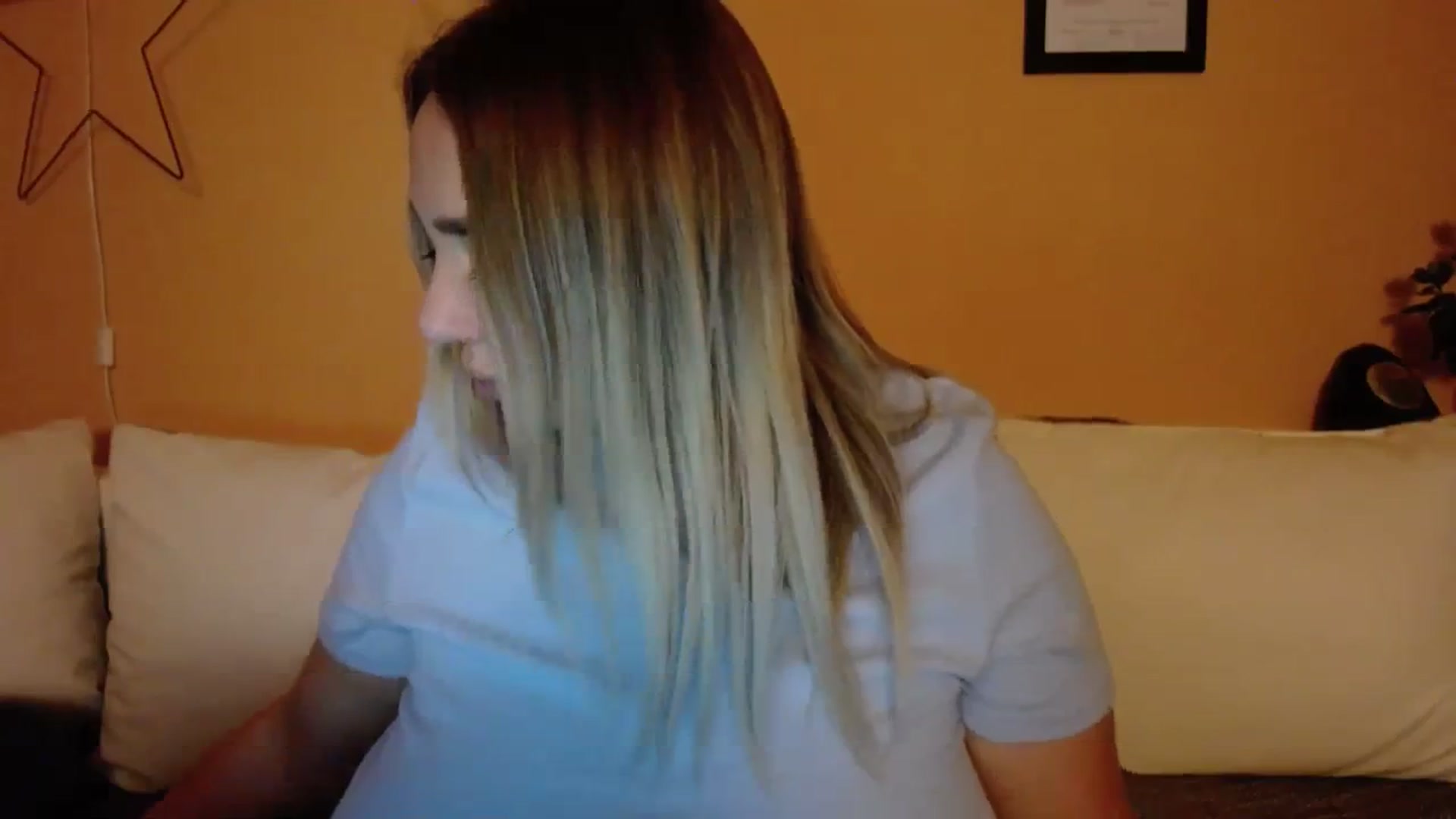 Gallery image thumbnail from VCutiexx's myfreecams stream on, 11/21/2023, 17:16 image 12 of 20
