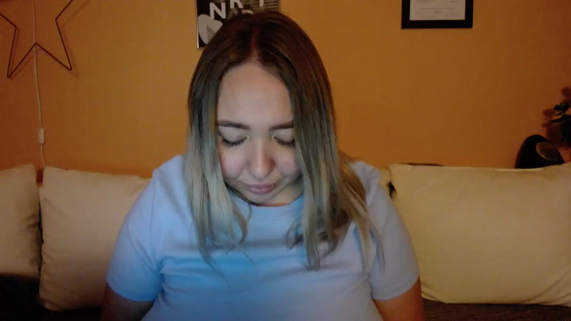 Gallery image thumbnail from VCutiexx's myfreecams stream on, 11/21/2023, 17:16 image 18 of 20