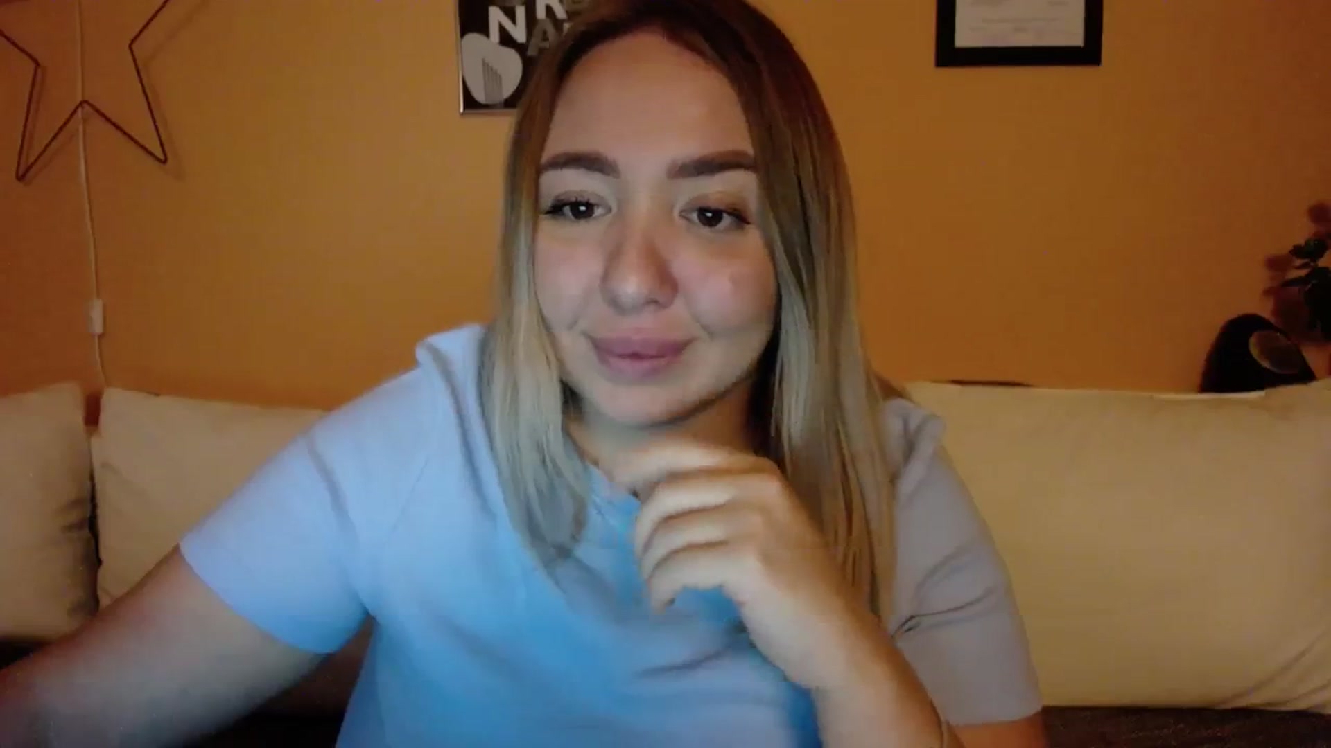Gallery image thumbnail from VCutiexx's myfreecams stream on, 11/21/2023, 17:16 image 17 of 20