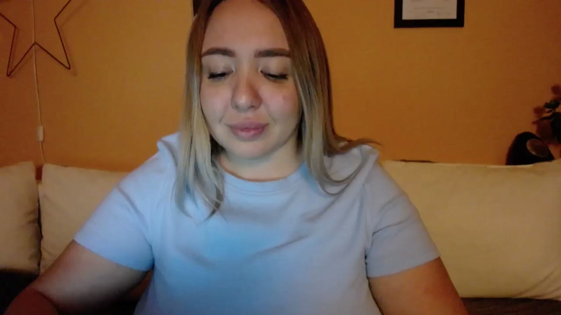 Gallery image thumbnail from VCutiexx's myfreecams stream on, 11/21/2023, 17:16 image 13 of 20