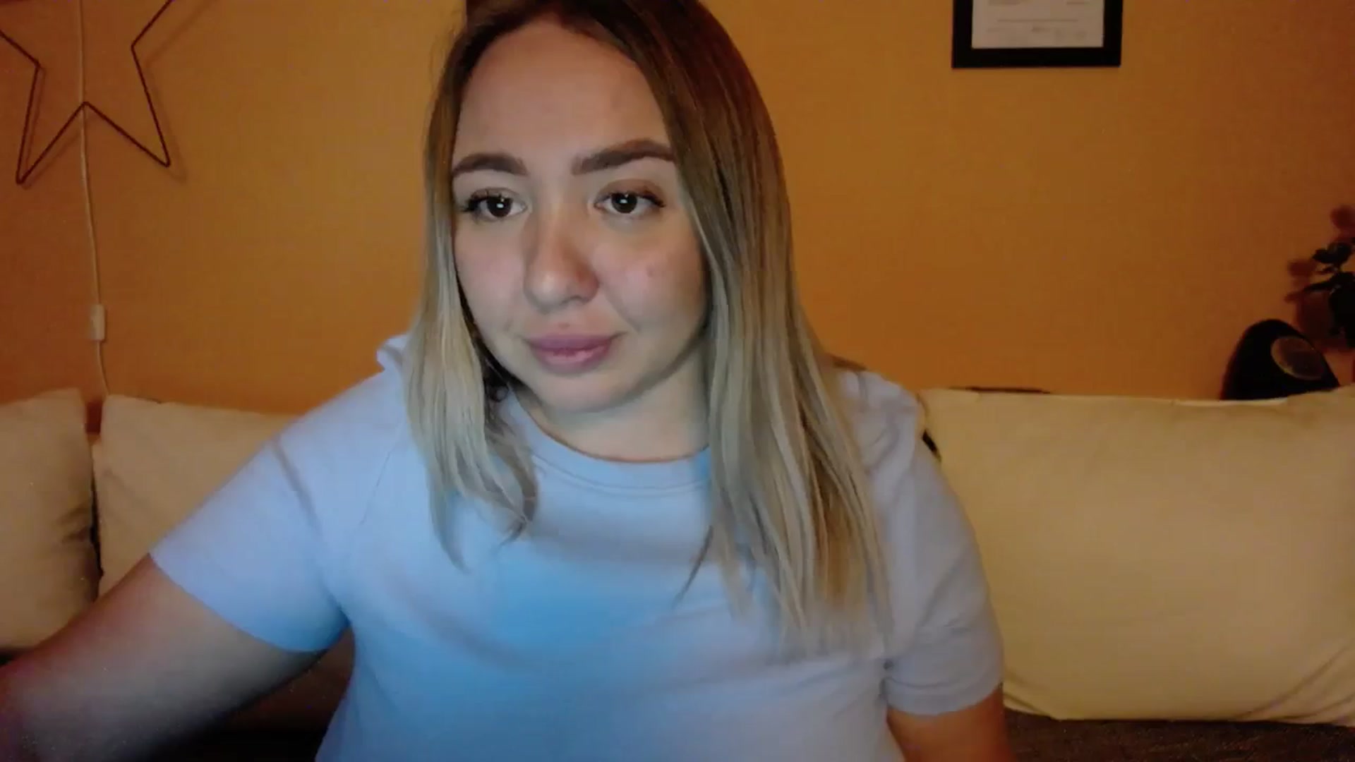 Gallery image thumbnail from VCutiexx's myfreecams stream on, 11/21/2023, 17:16 image 16 of 20