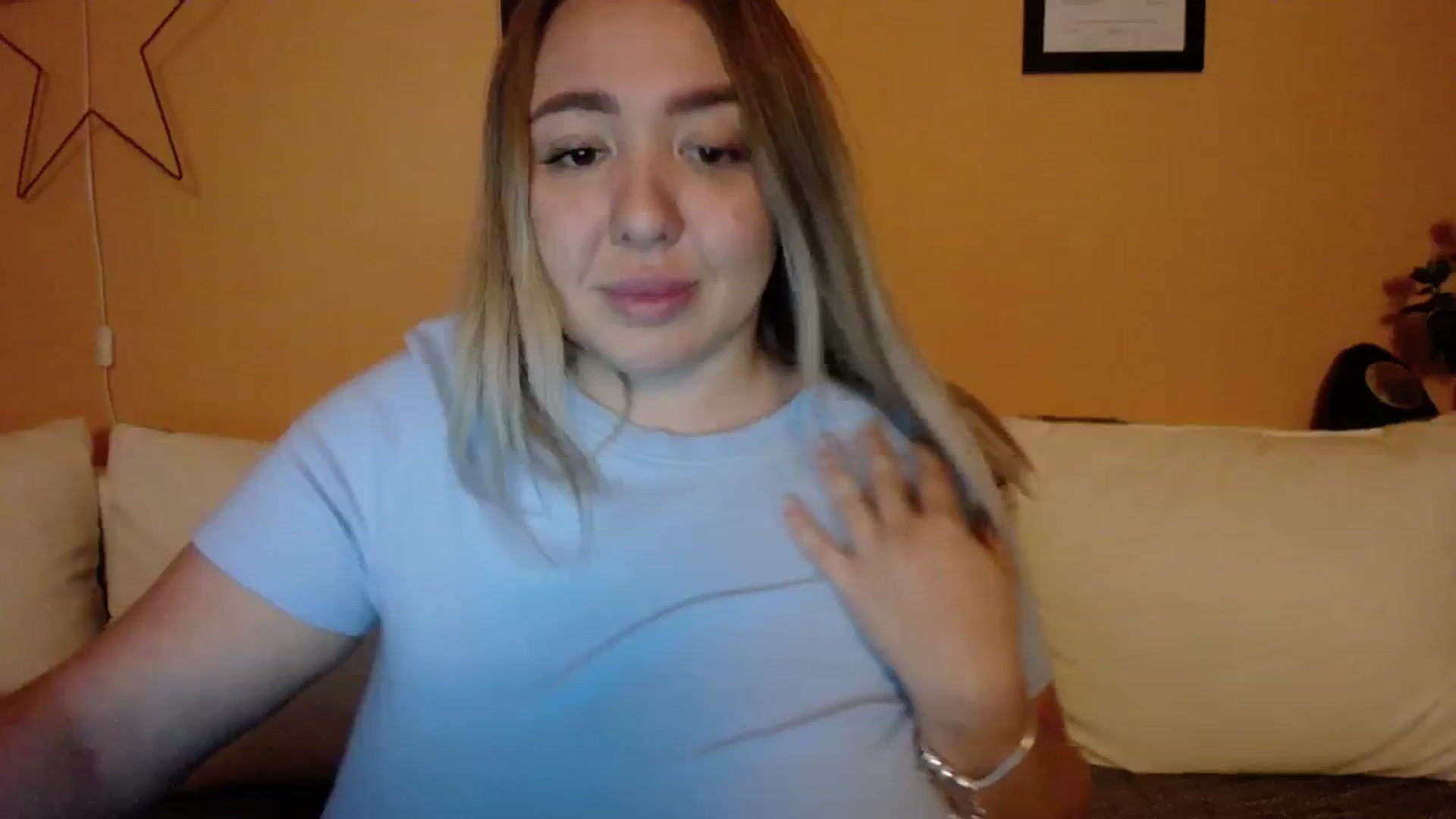 Gallery image thumbnail from VCutiexx's myfreecams stream on, 11/21/2023, 17:16 image 6 of 20