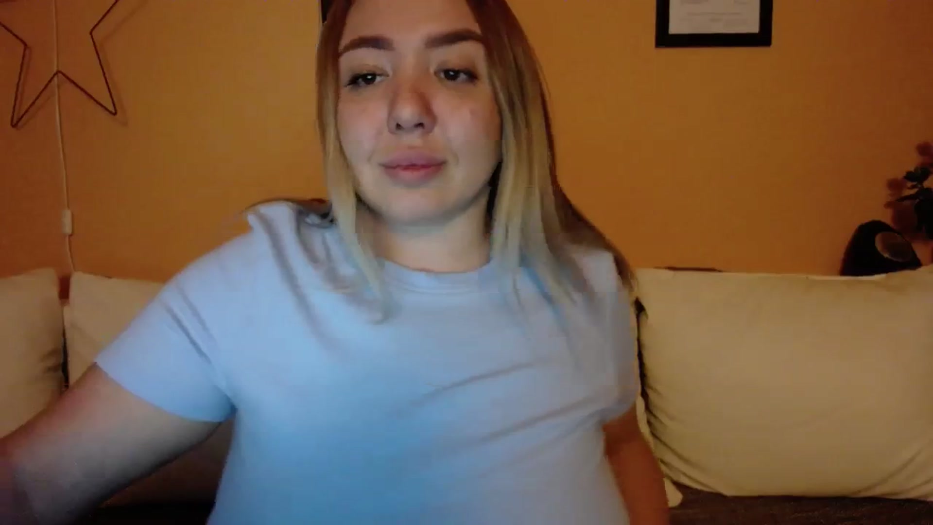 Gallery image thumbnail from VCutiexx's myfreecams stream on, 11/21/2023, 17:16 image 10 of 20