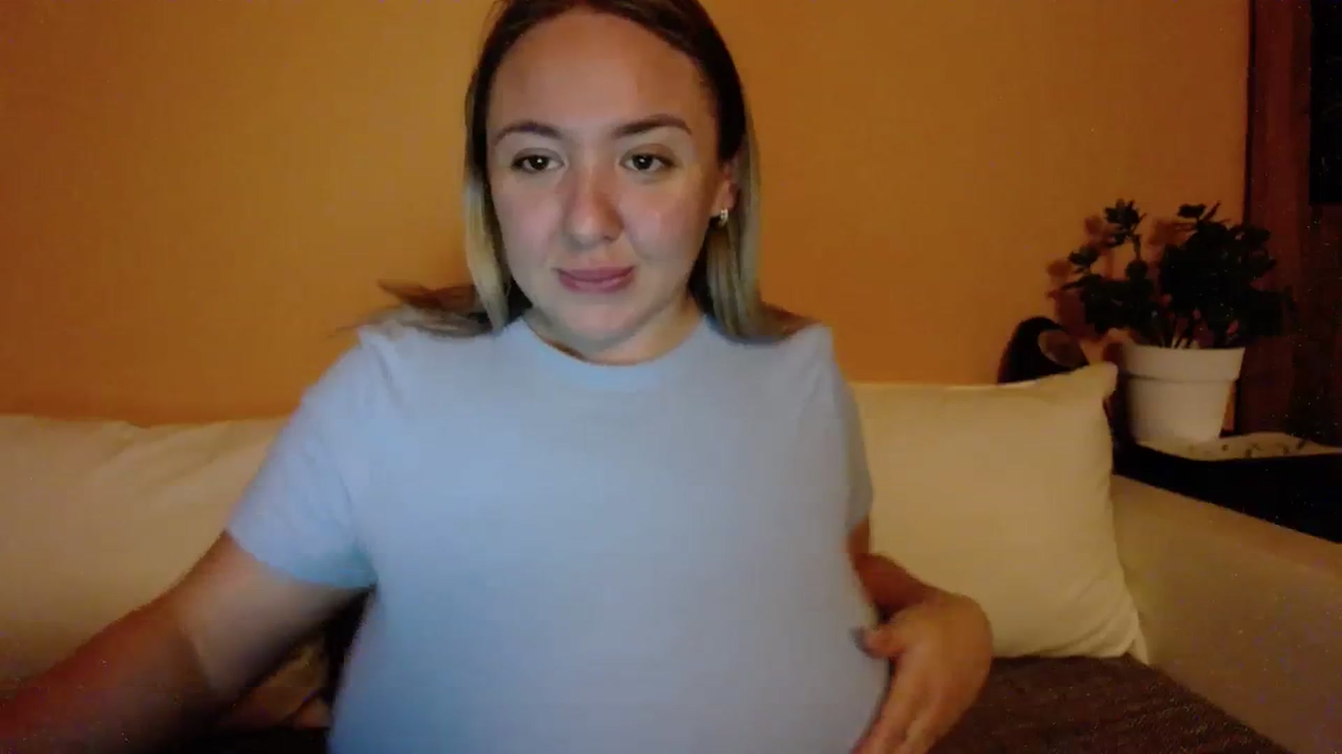 Gallery image thumbnail from VCutiexx's myfreecams stream on, 11/22/2023, 17:23 image 15 of 20