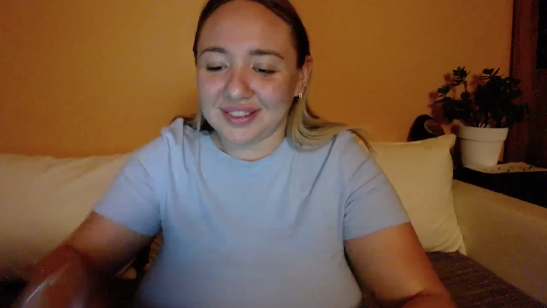 Gallery image thumbnail from VCutiexx's myfreecams stream on, 11/22/2023, 17:23 image 19 of 20