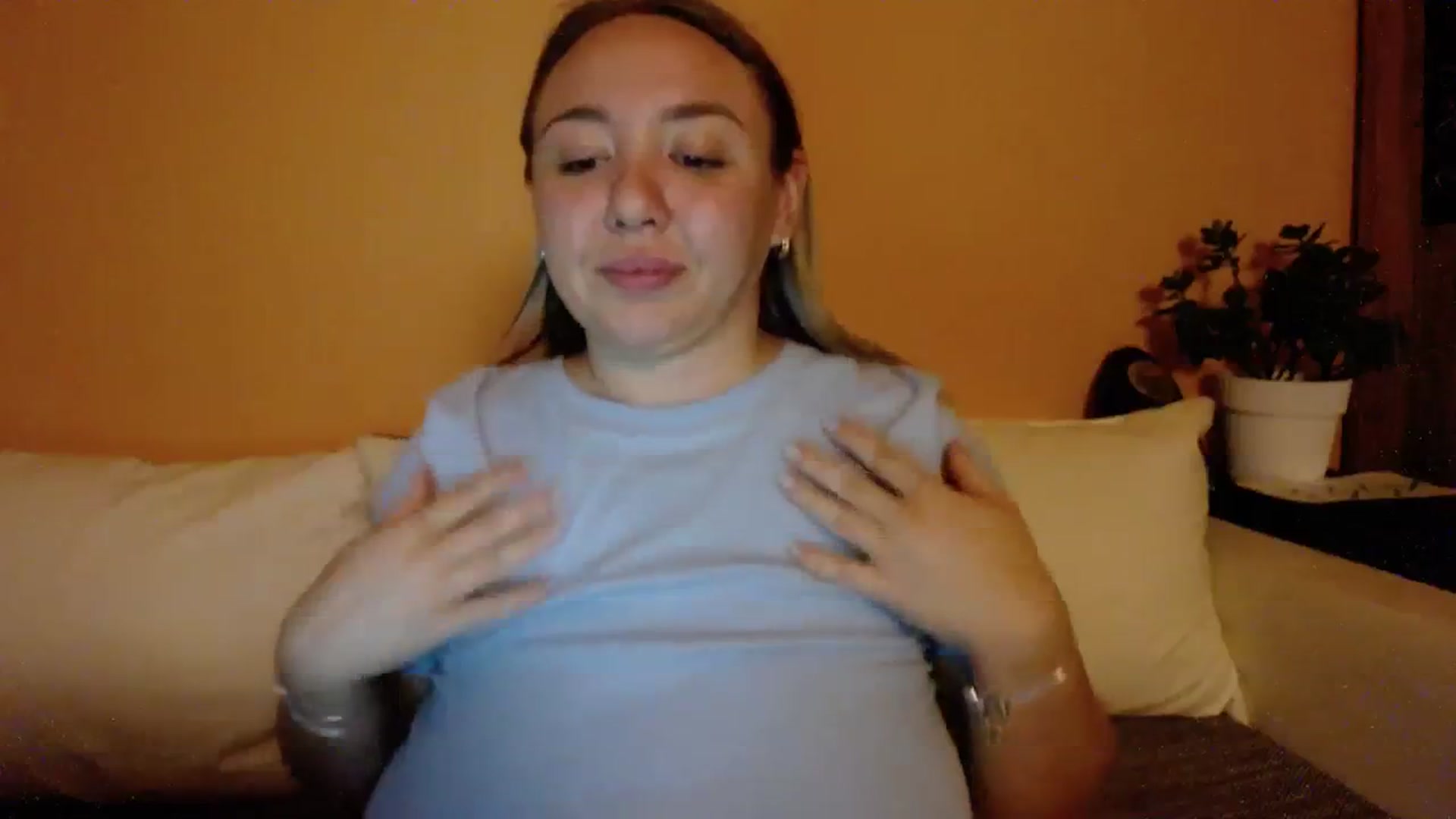 Gallery image thumbnail from VCutiexx's myfreecams stream on, 11/22/2023, 17:23 image 13 of 20