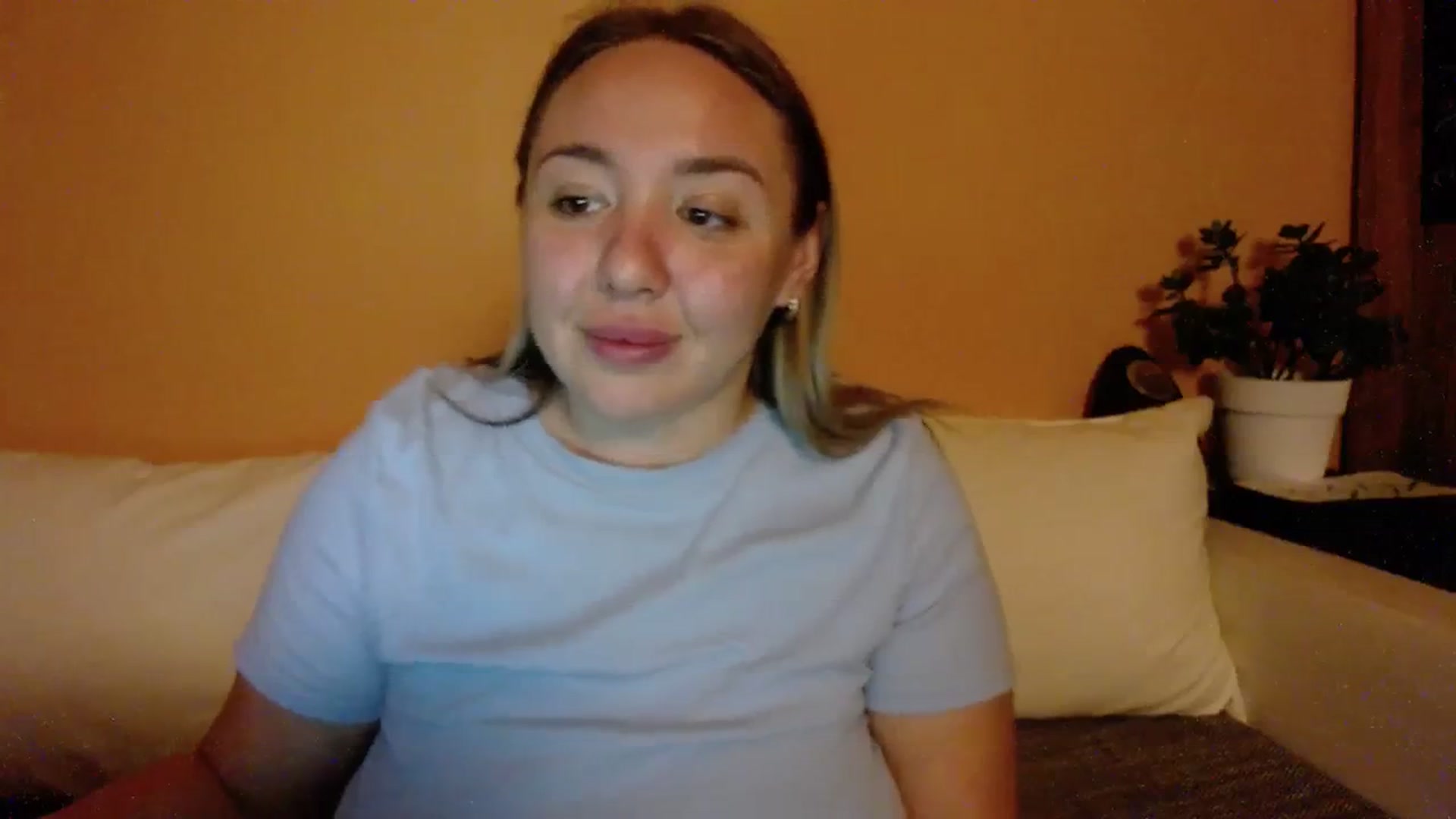 Gallery image thumbnail from VCutiexx's myfreecams stream on, 11/22/2023, 17:23 image 12 of 20