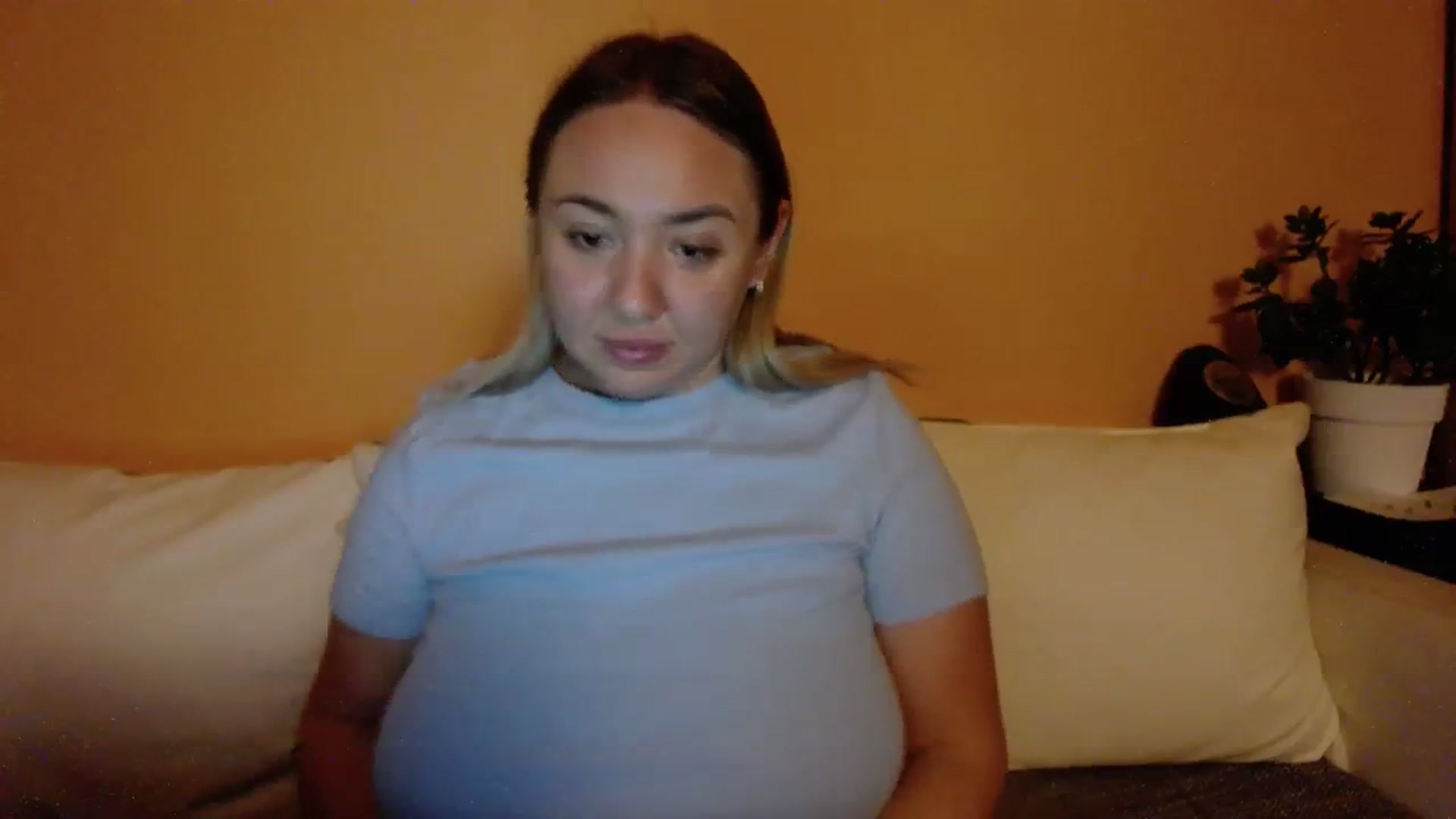 Gallery image thumbnail from VCutiexx's myfreecams stream on, 11/22/2023, 17:23 image 3 of 20