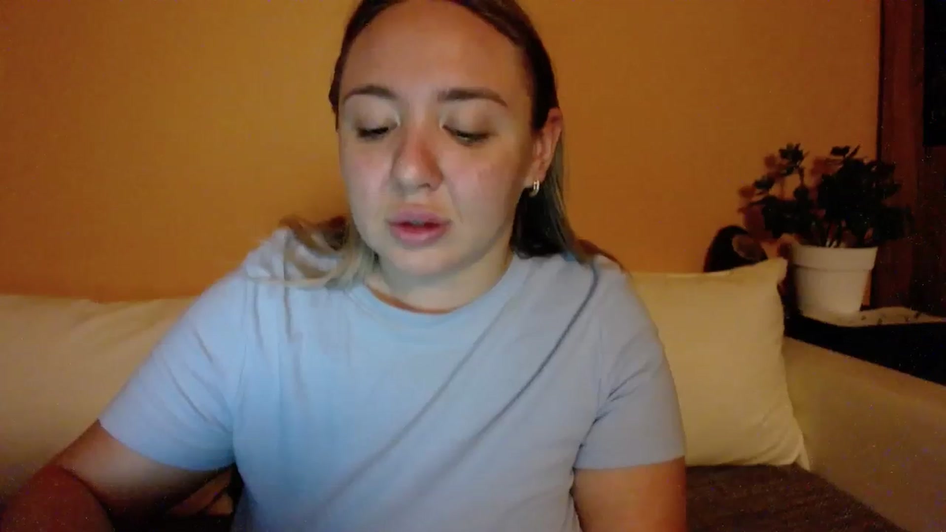 Gallery image thumbnail from VCutiexx's myfreecams stream on, 11/22/2023, 17:23 image 17 of 20