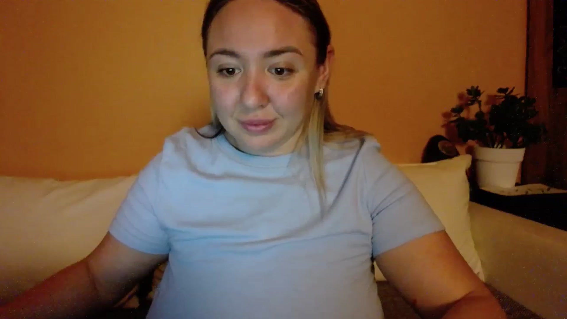 Gallery image thumbnail from VCutiexx's myfreecams stream on, 11/22/2023, 17:23 image 10 of 20