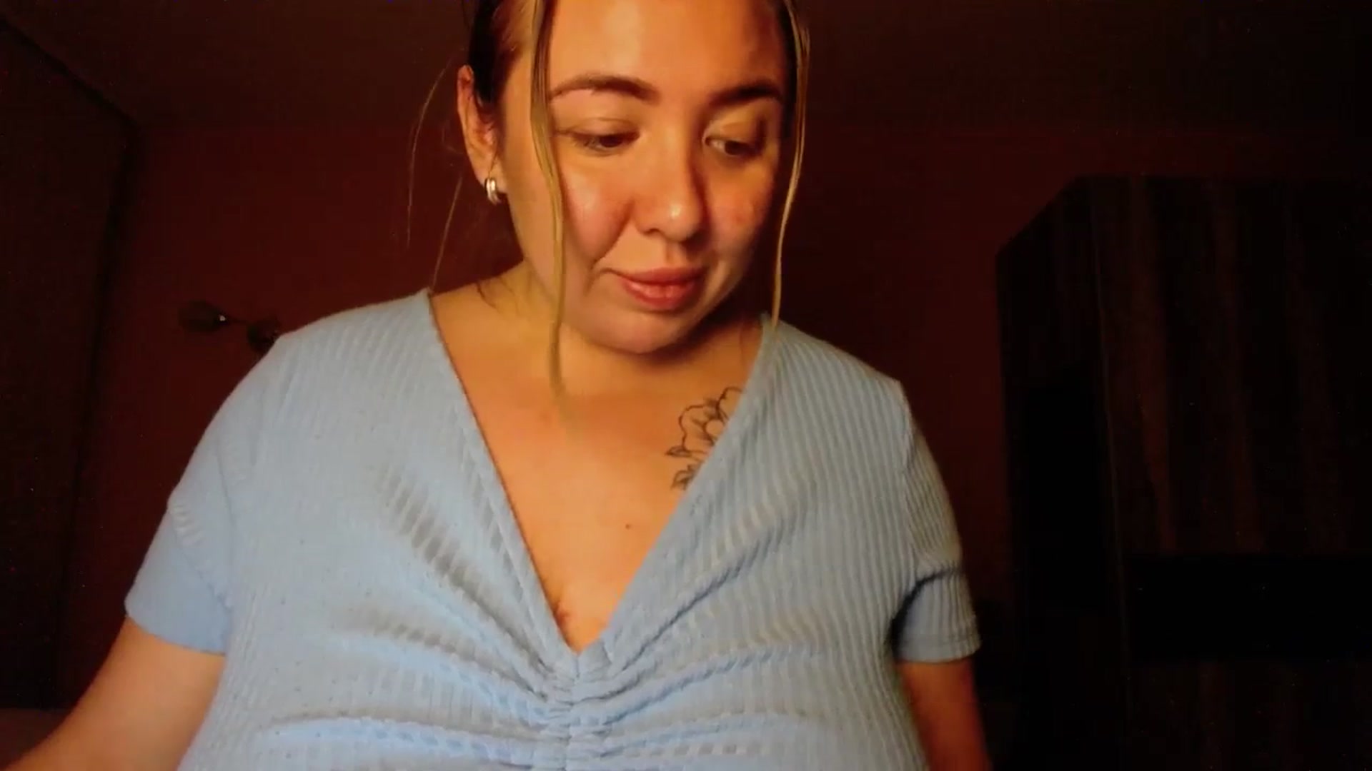 Gallery image thumbnail from VCutiexx's myfreecams stream on, 12/02/2023, 15:54 image 12 of 20