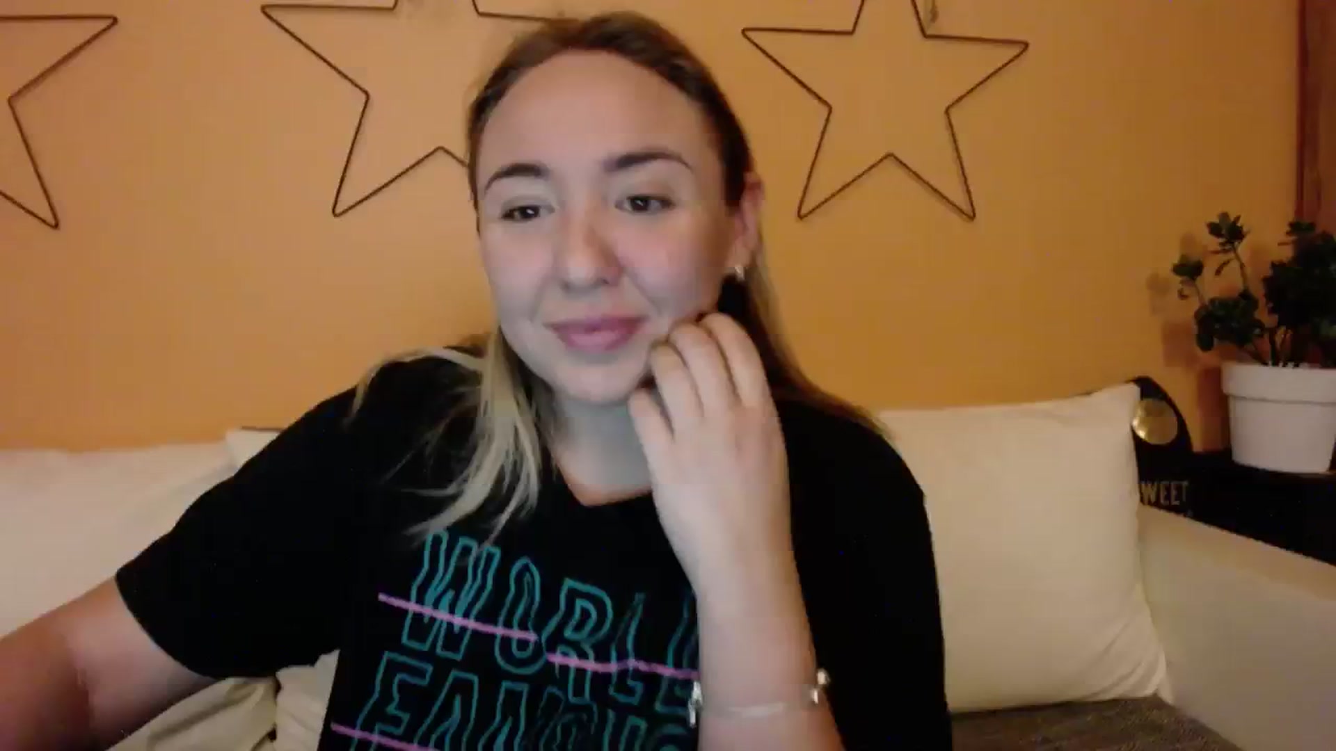 Gallery image thumbnail from VCutiexx's myfreecams stream on, 12/03/2023, 14:40 image 18 of 20