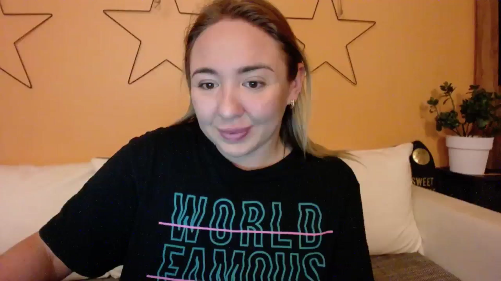 Gallery image thumbnail from VCutiexx's myfreecams stream on, 12/03/2023, 14:40 image 13 of 20