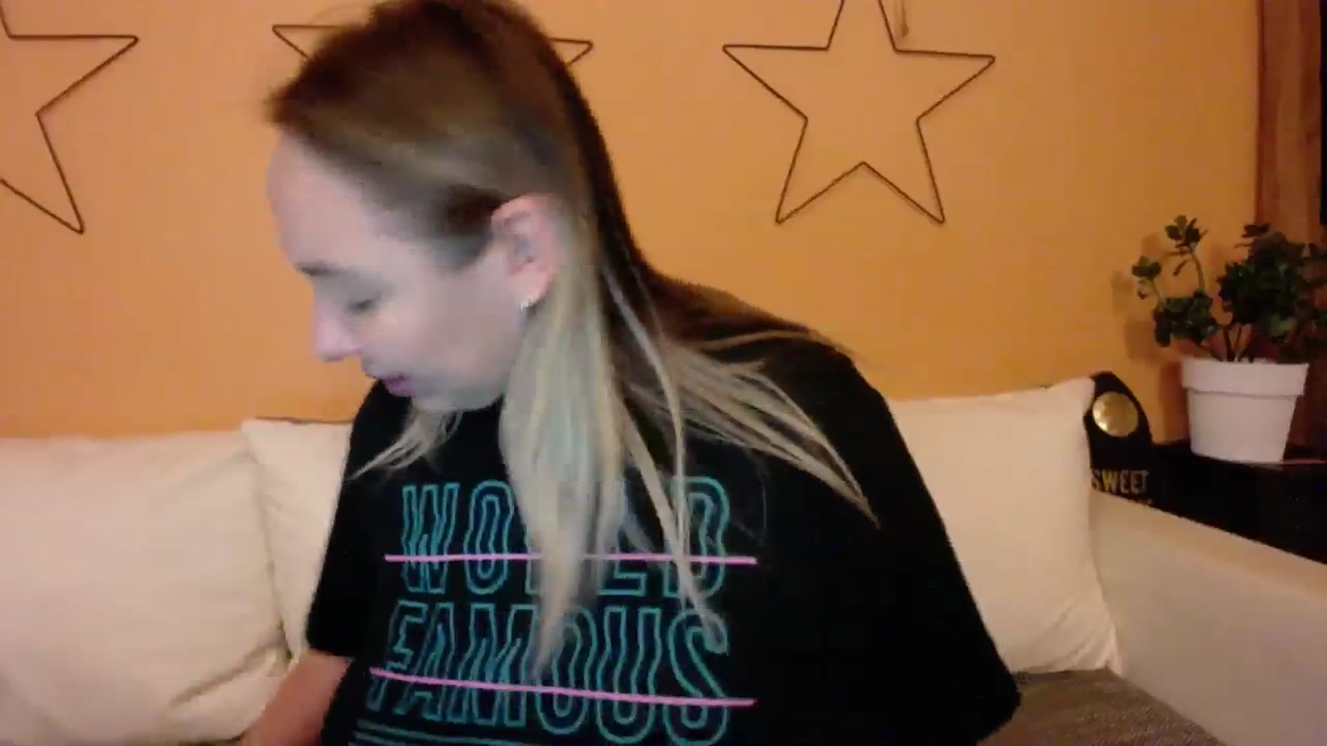 Gallery image thumbnail from VCutiexx's myfreecams stream on, 12/03/2023, 14:40 image 10 of 20
