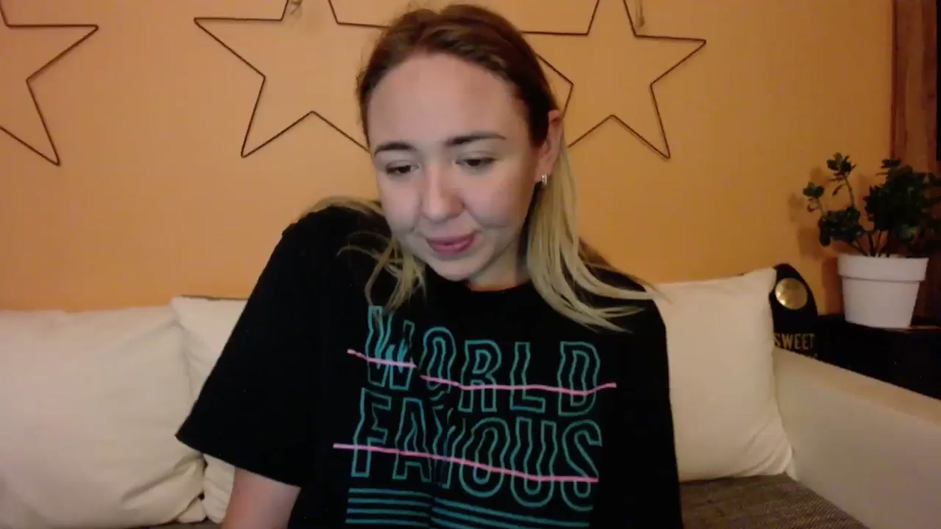 Gallery image thumbnail from VCutiexx's myfreecams stream on, 12/03/2023, 14:40 image 12 of 20