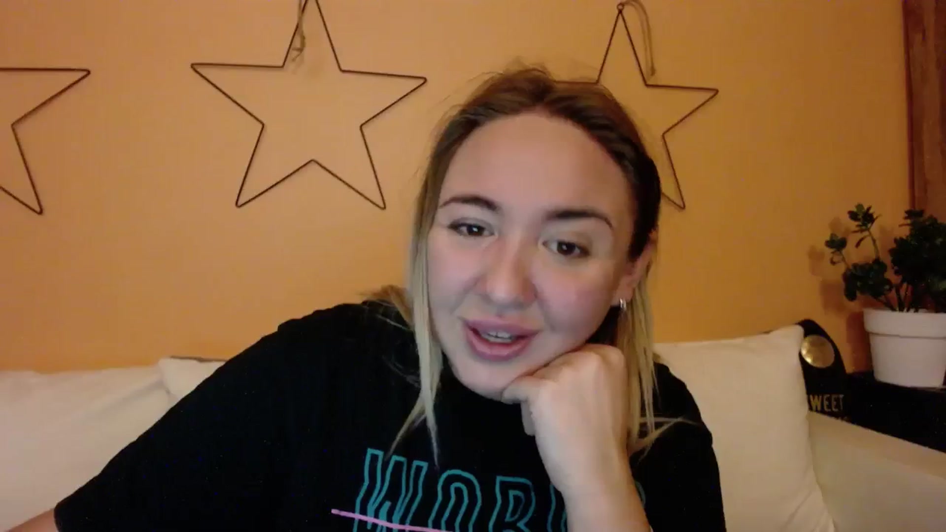 Gallery image thumbnail from VCutiexx's myfreecams stream on, 12/03/2023, 15:01 image 18 of 20