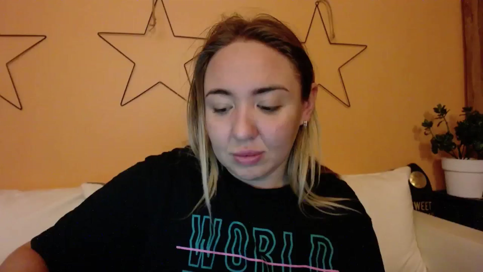 Gallery image thumbnail from VCutiexx's myfreecams stream on, 12/03/2023, 15:01 image 17 of 20