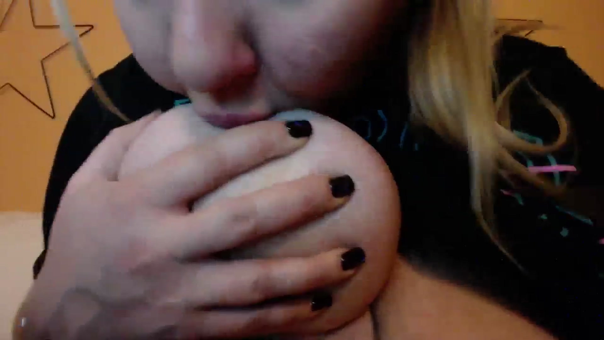 Gallery image thumbnail from VCutiexx's myfreecams stream on, 12/03/2023, 15:01 image 14 of 20