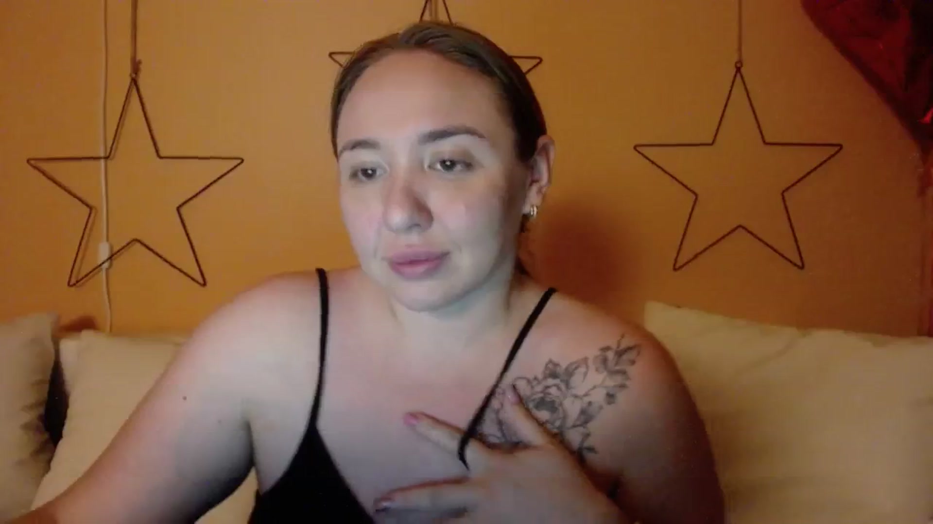 Gallery image thumbnail from VCutiexx's myfreecams stream on, 02/27/2024, 17:18 image 14 of 20