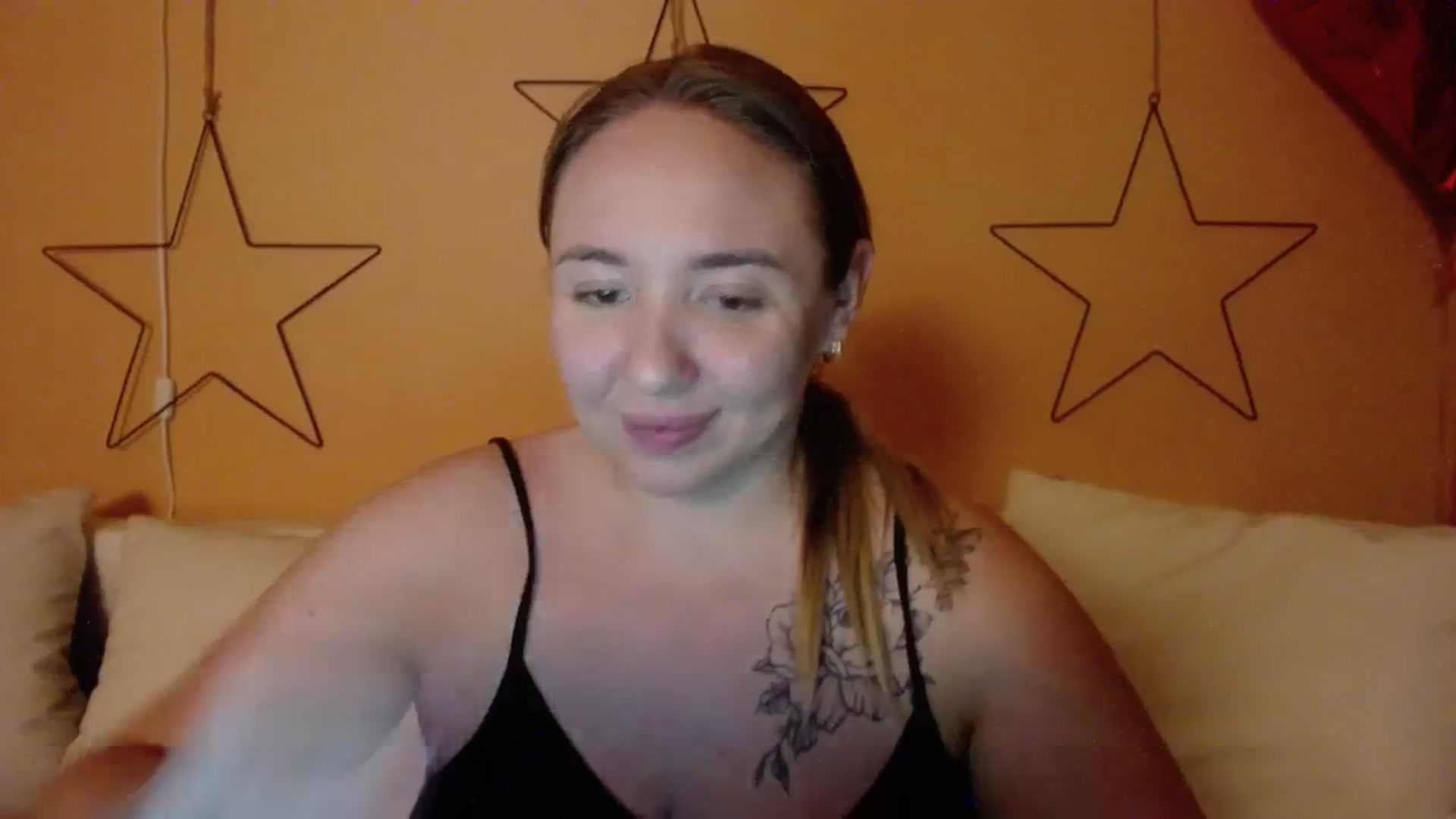 Gallery image thumbnail from VCutiexx's myfreecams stream on, 02/27/2024, 17:18 image 15 of 20