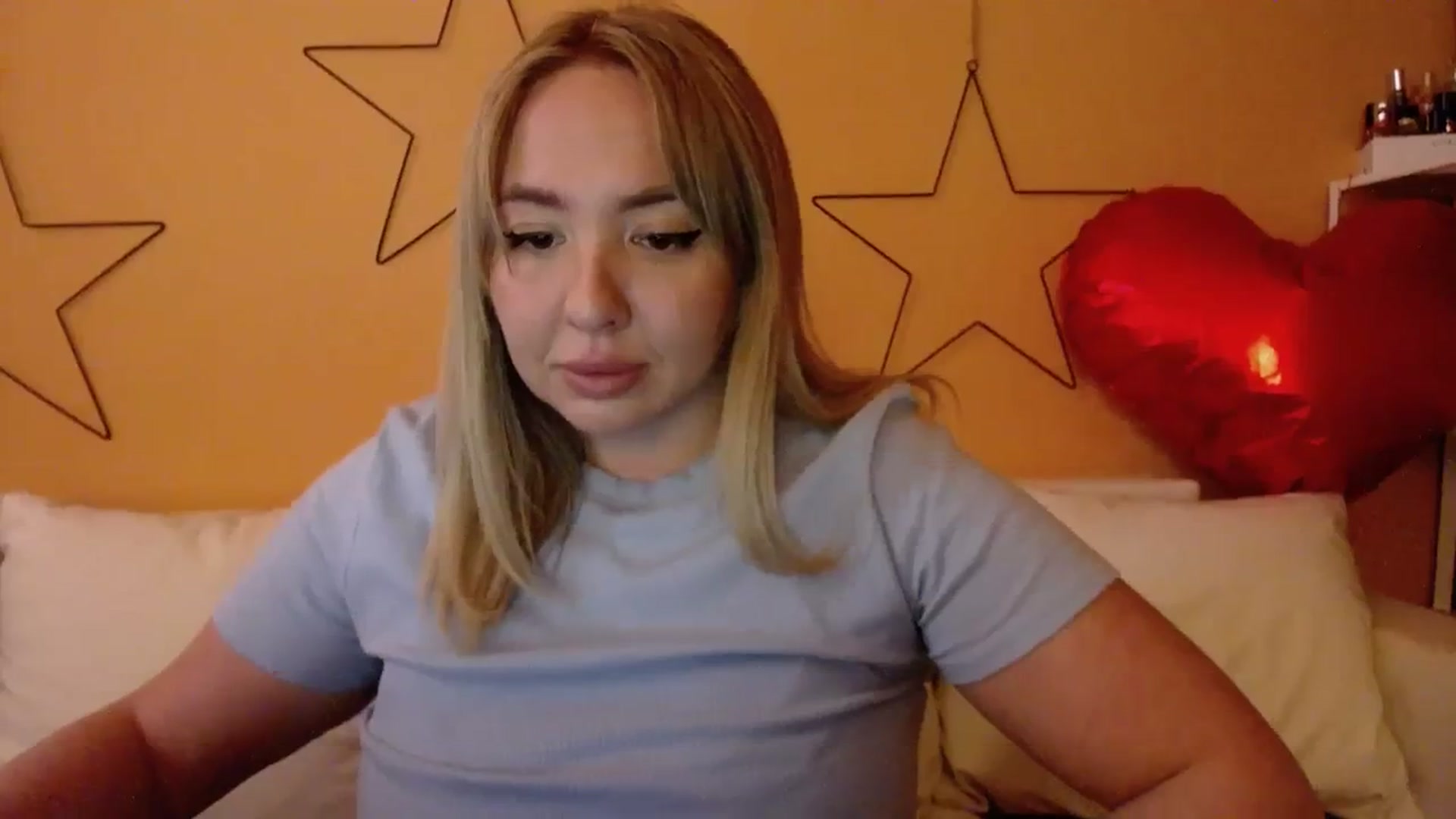 Gallery image thumbnail from VCutiexx's myfreecams stream on, 03/18/2024, 13:58 image 12 of 20