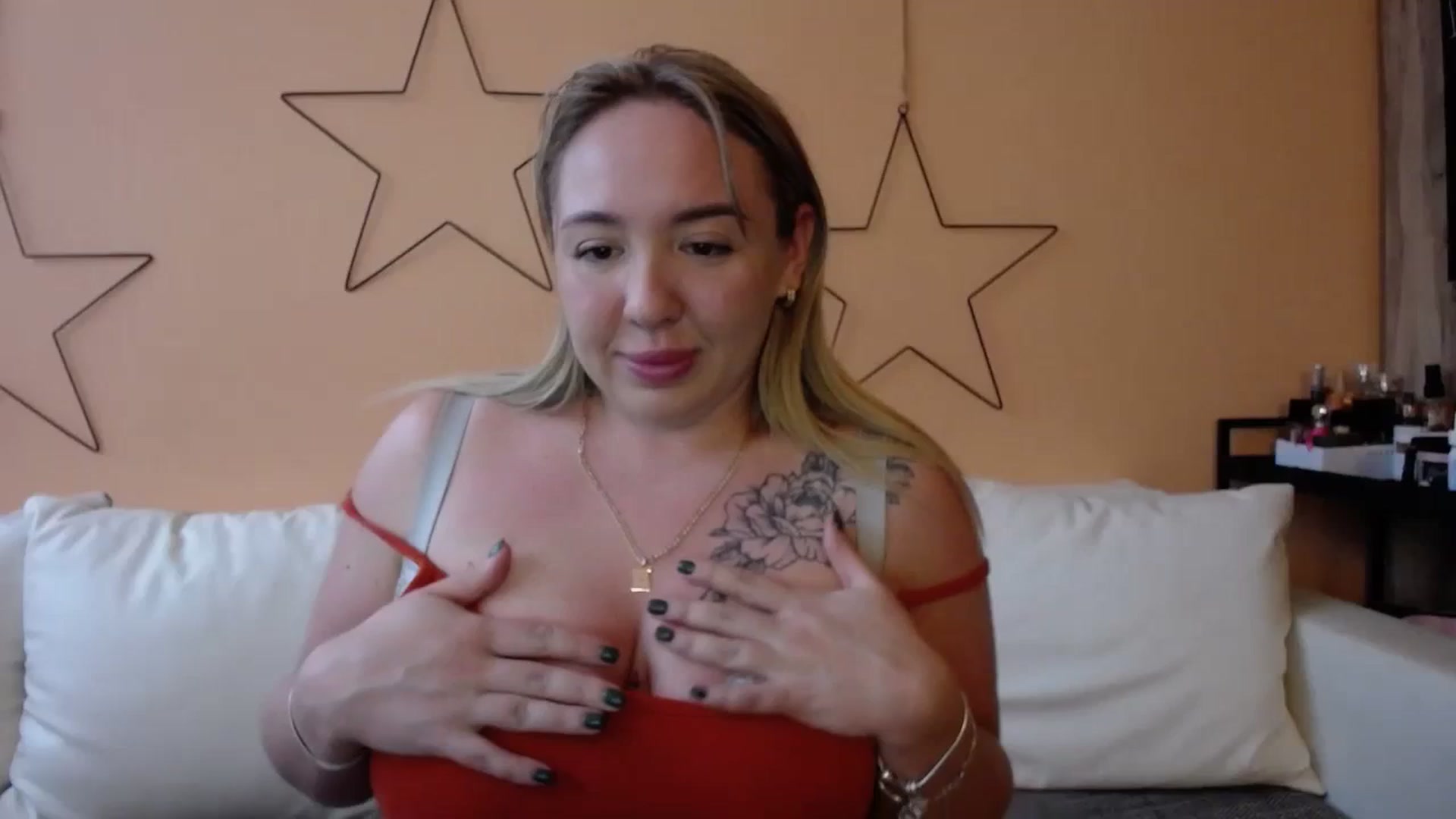 Gallery image thumbnail from VCutiexx's myfreecams stream on, 03/27/2024, 16:00 image 1 of 20