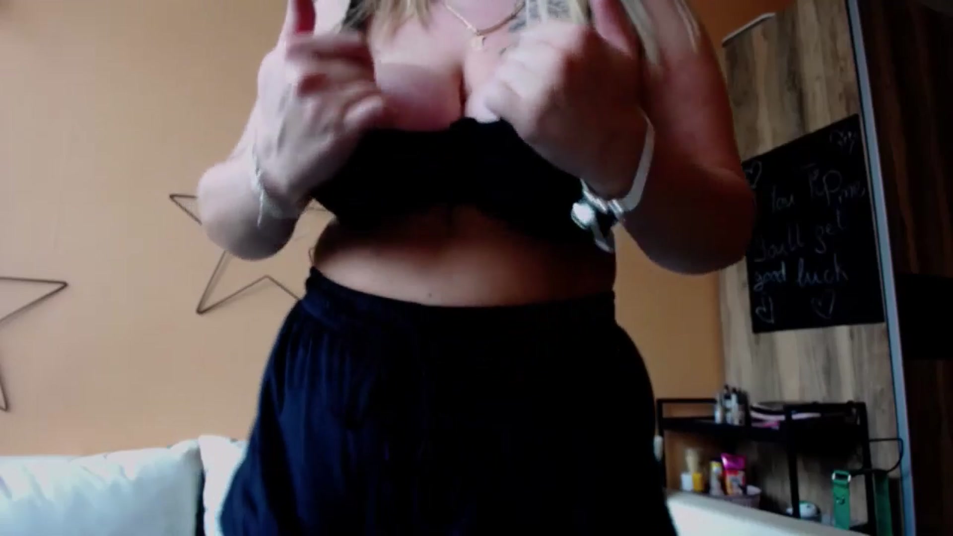Gallery image thumbnail from VCutiexx's myfreecams stream on, 04/17/2024, 10:44 image 7 of 20