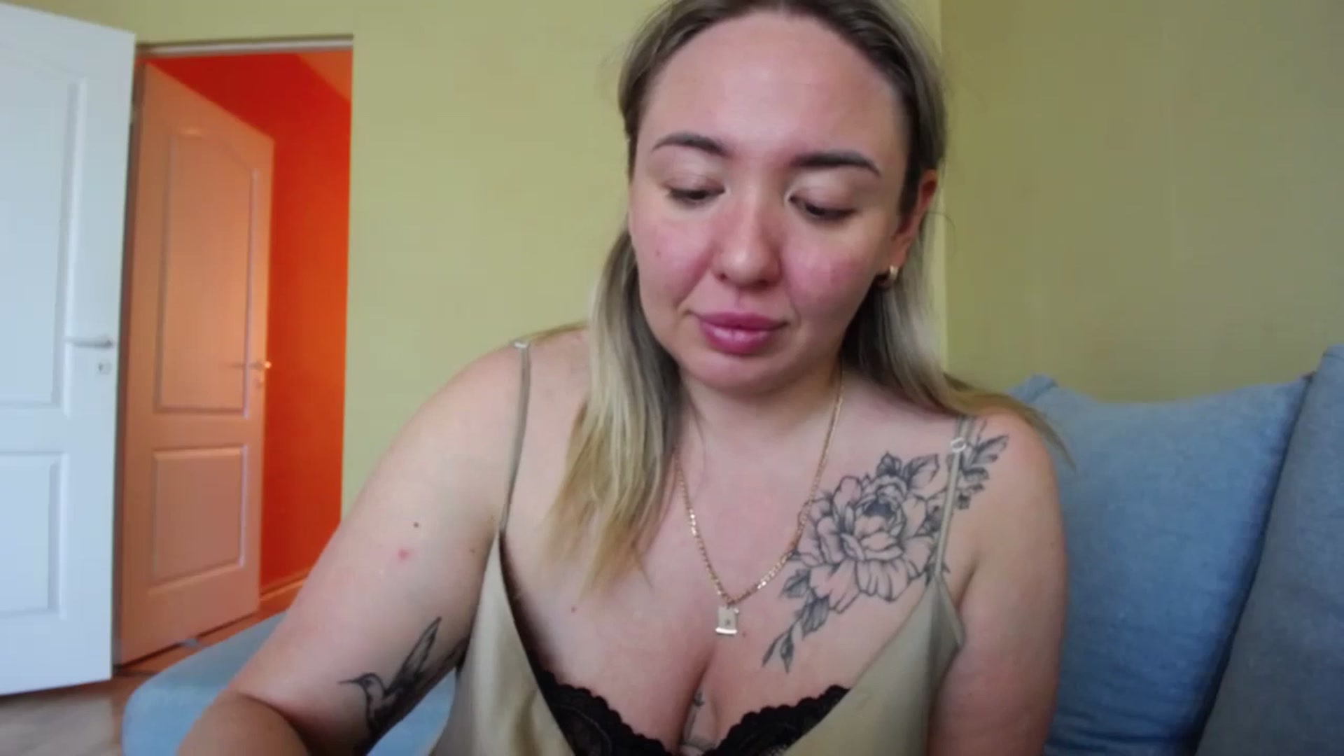 Gallery image thumbnail from VCutiexx's myfreecams stream on, 04/24/2024, 09:01 image 16 of 20