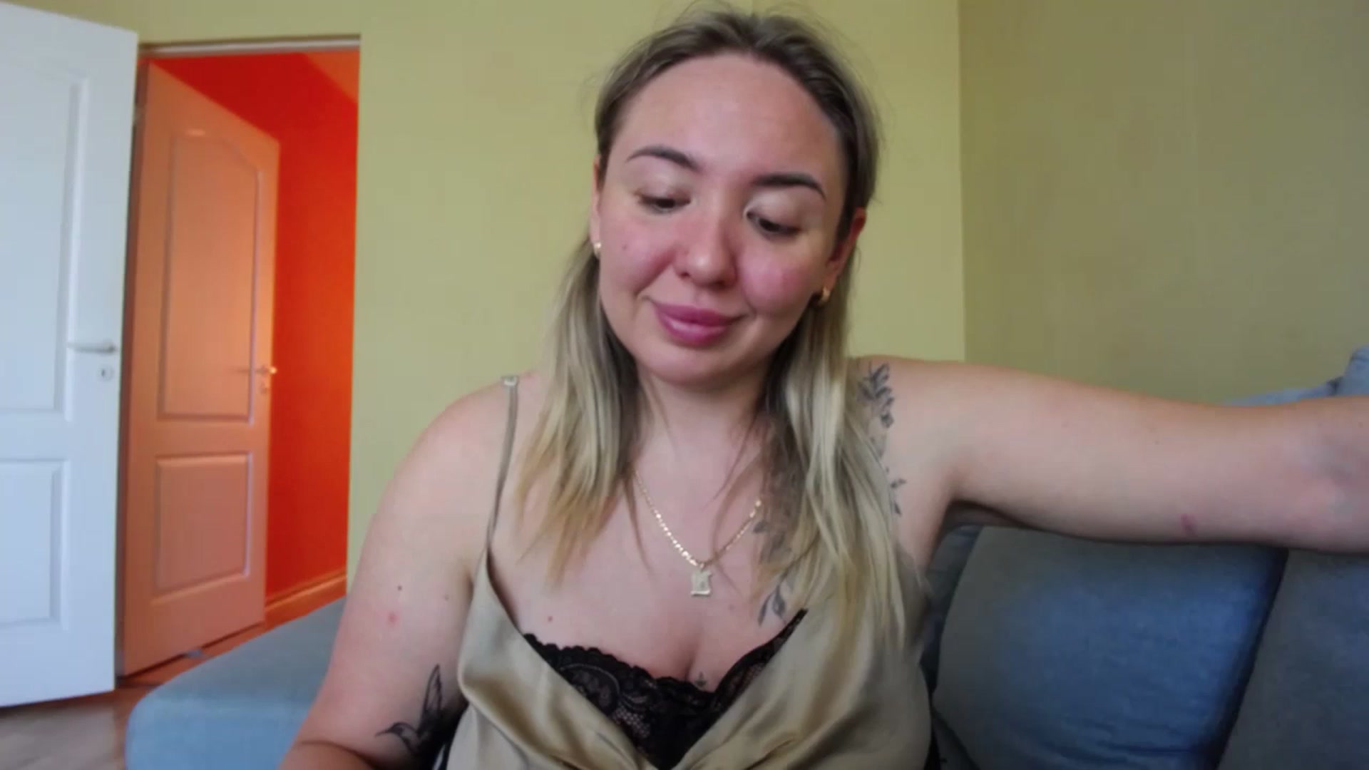 Gallery image thumbnail from VCutiexx's myfreecams stream on, 04/24/2024, 09:01 image 4 of 20