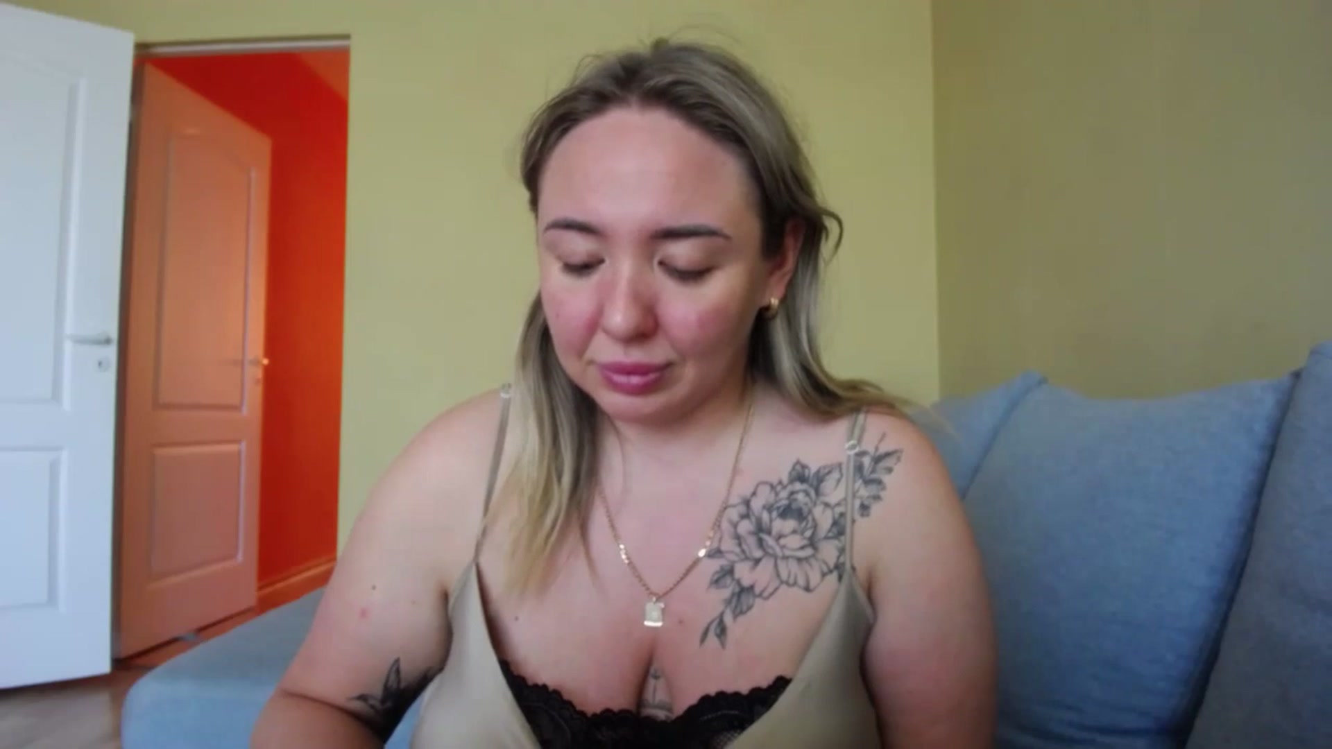 Gallery image thumbnail from VCutiexx's myfreecams stream on, 04/24/2024, 09:01 image 10 of 20