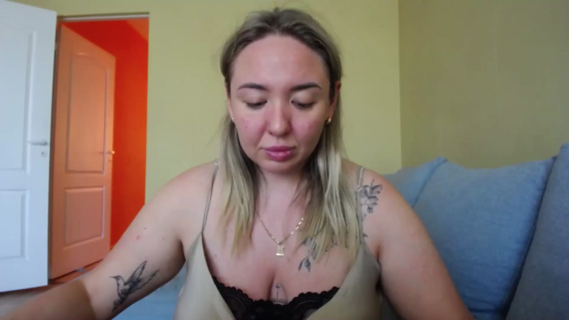 Gallery image thumbnail from VCutiexx's myfreecams stream on, 04/24/2024, 09:01 image 8 of 20