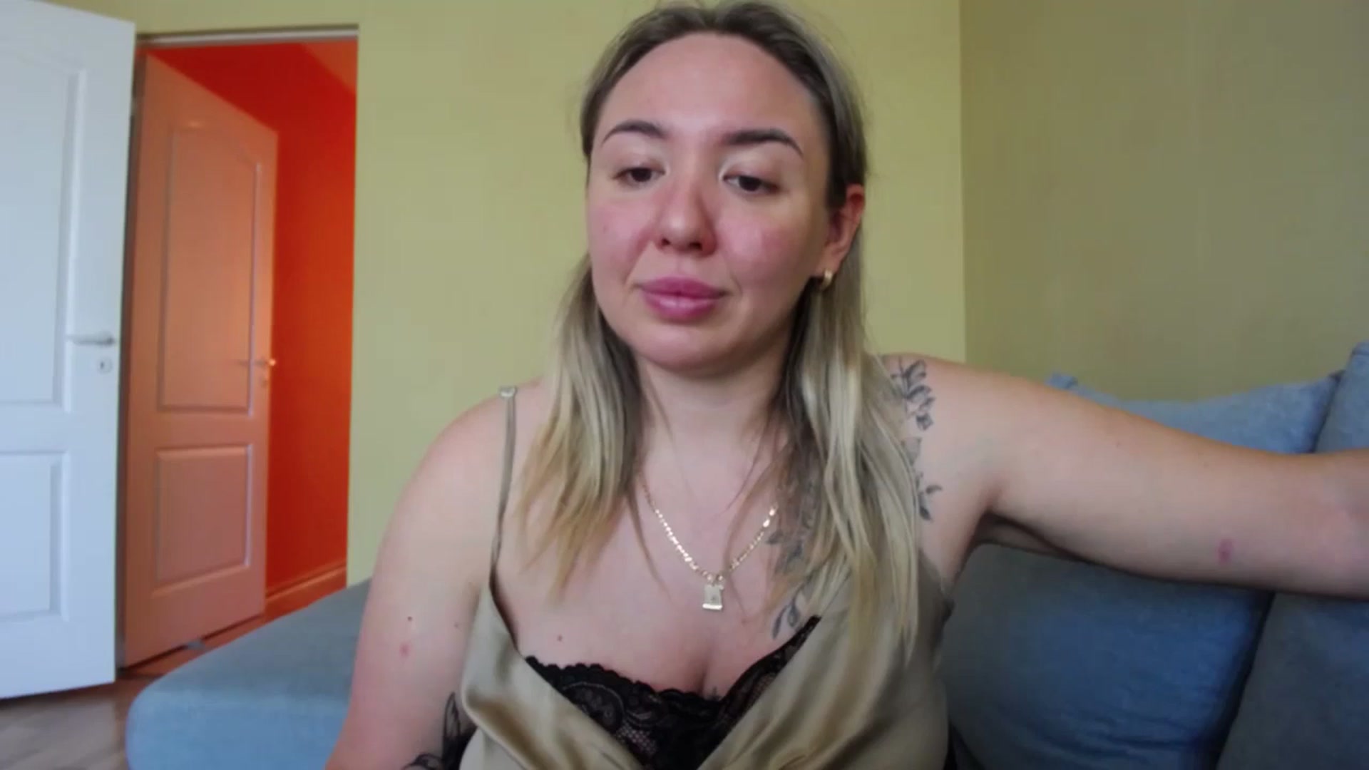 Gallery image thumbnail from VCutiexx's myfreecams stream on, 04/24/2024, 09:01 image 5 of 20